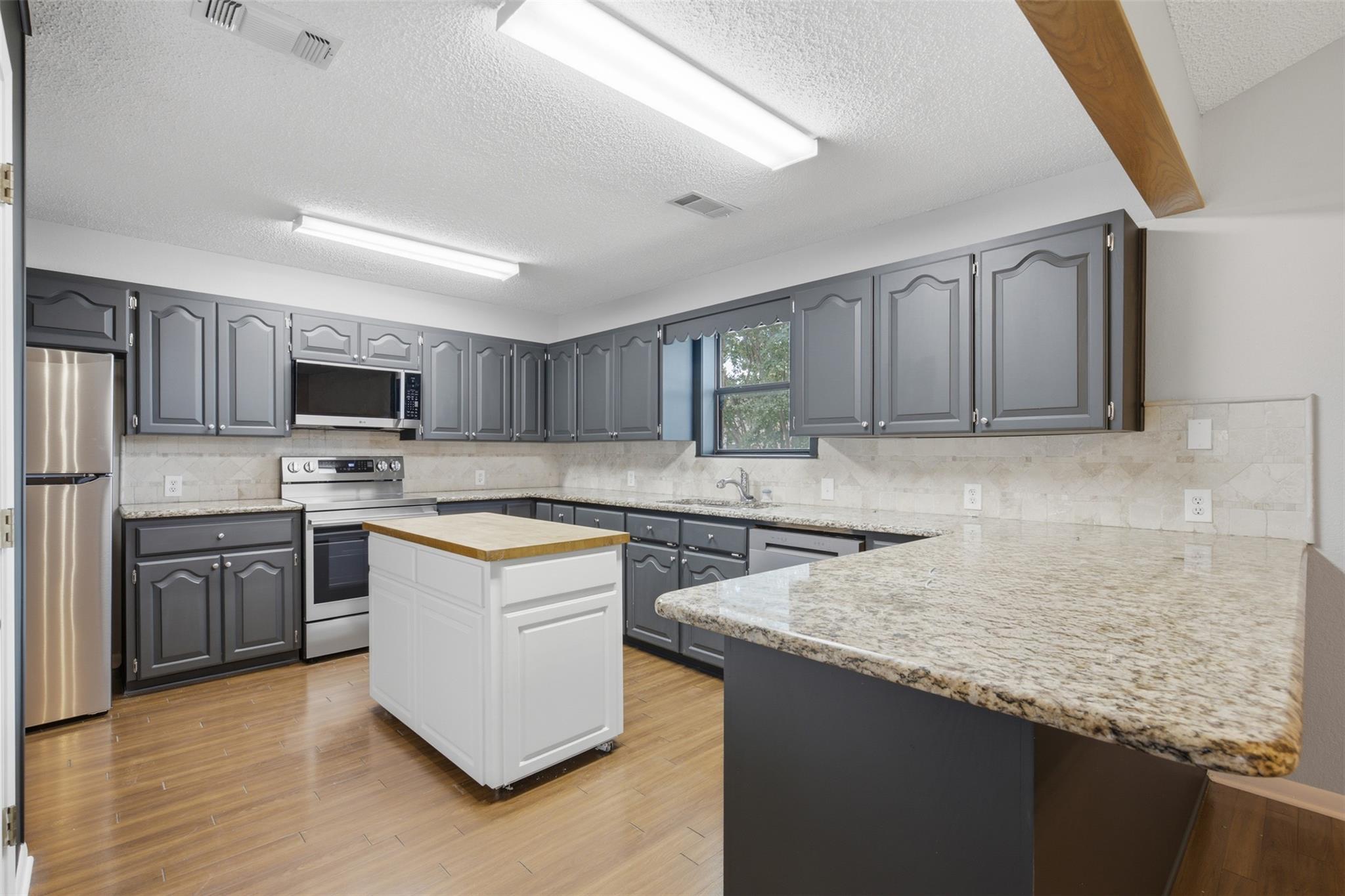 508 Pebble DR — photo 3