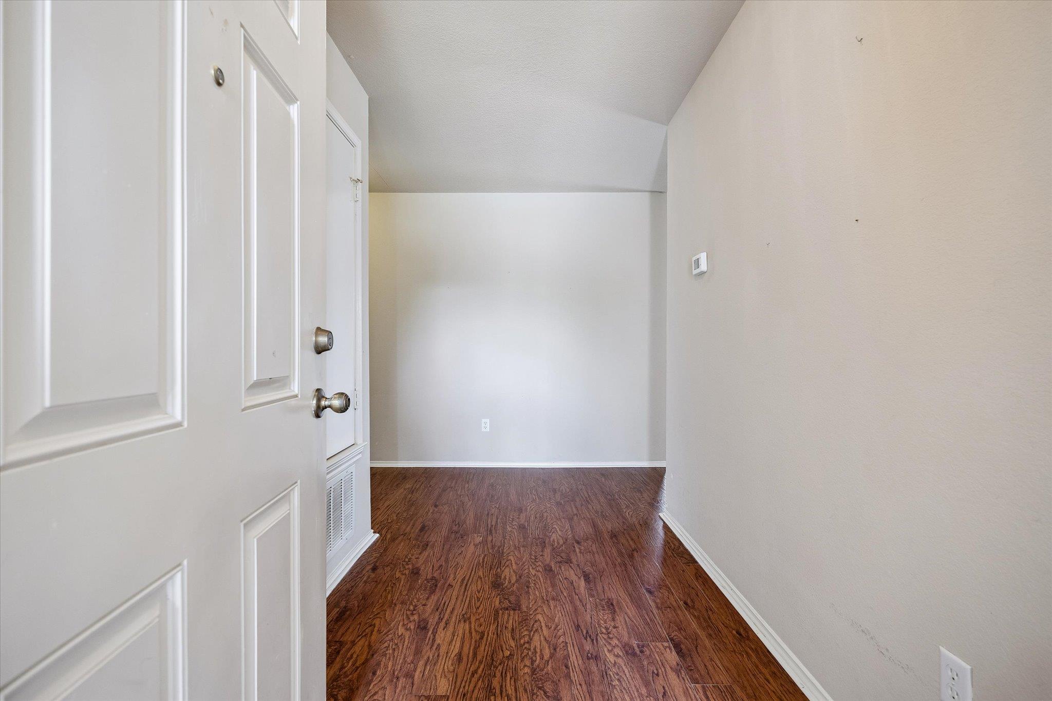 913 Remington DR — photo 3
