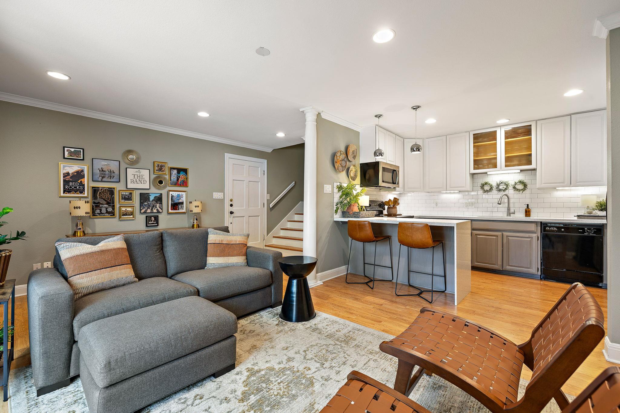2500 Steck Ave #6 — photo 4