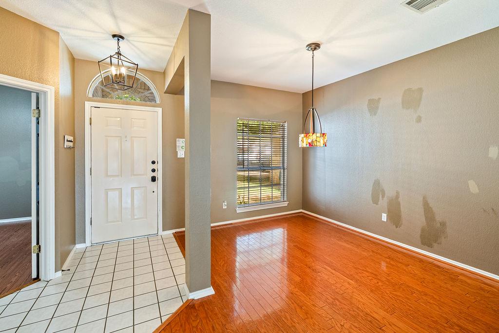 8209 Forest Heights LN — photo 3