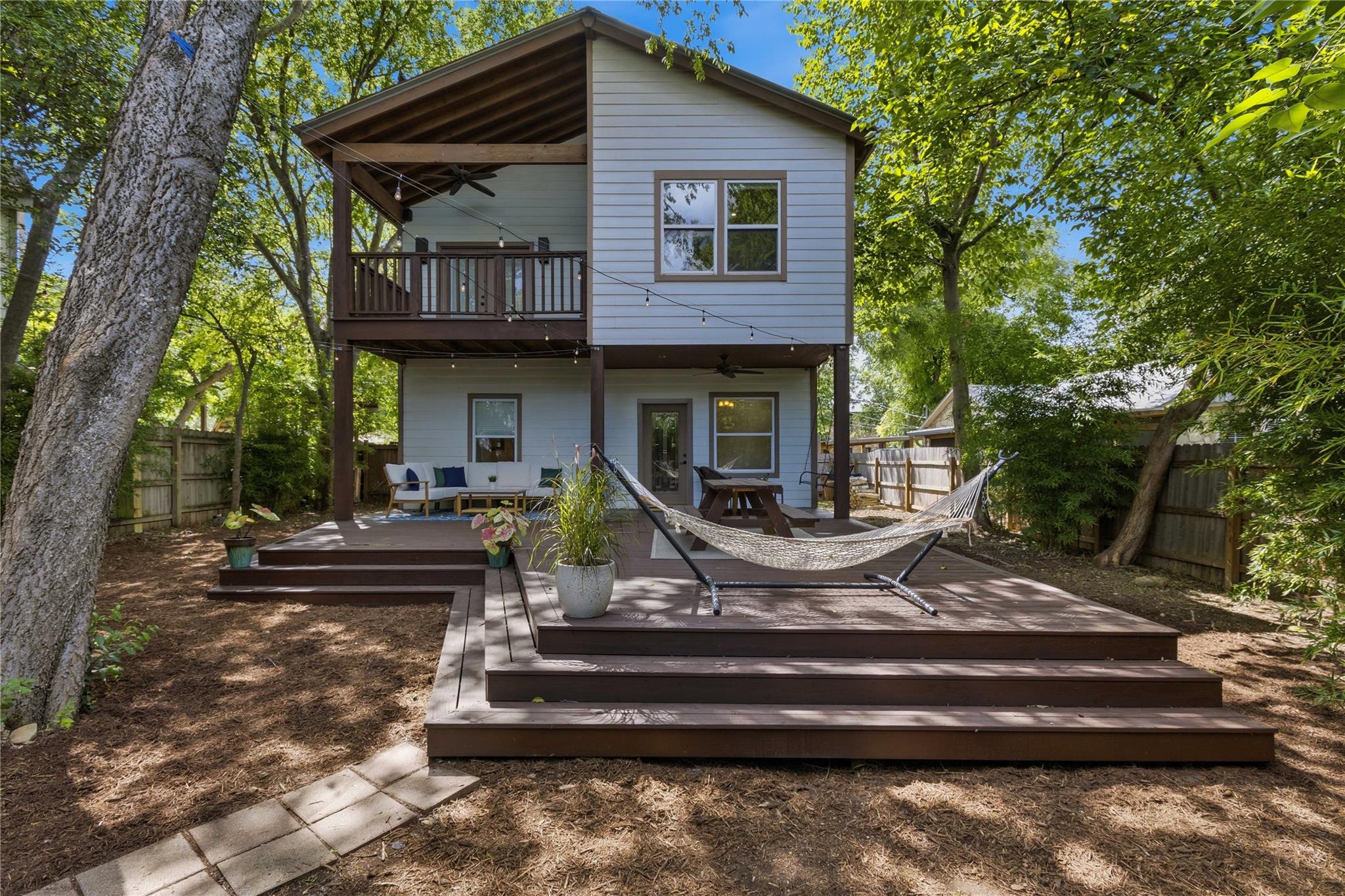 2113 Oxford Ave — photo 4