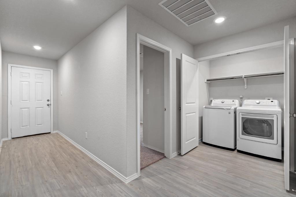 542 Blue Stem RD — photo 3