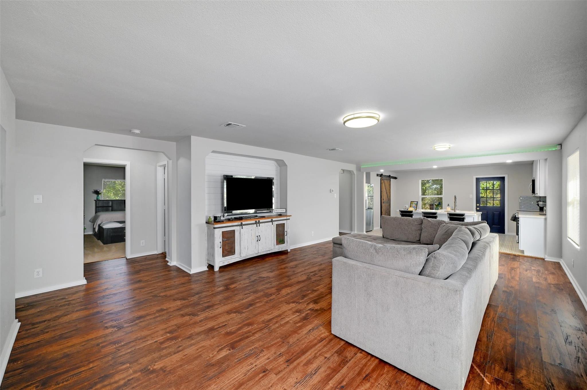 610 Duke BND — photo 3