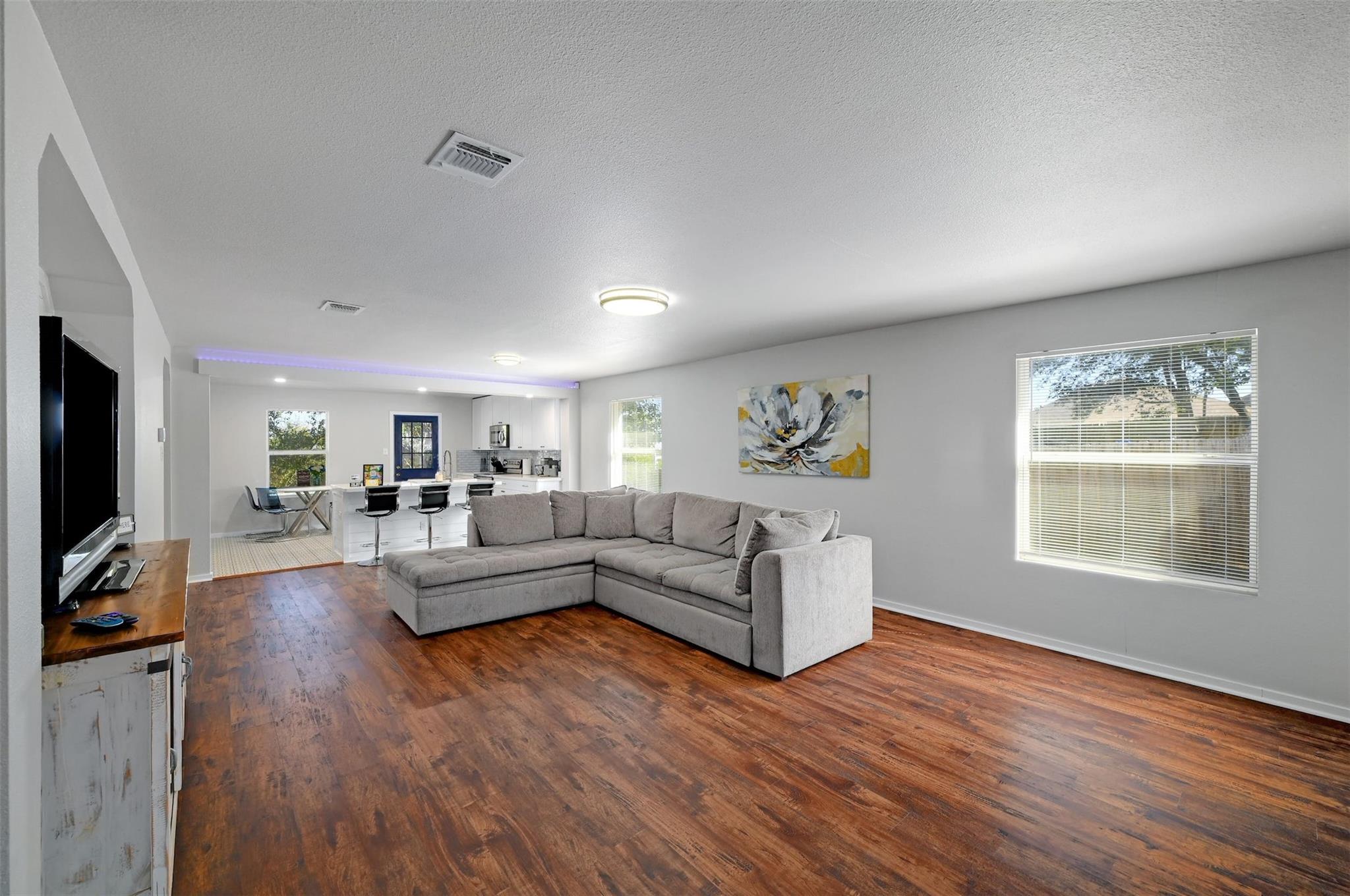 610 Duke BND — photo 4