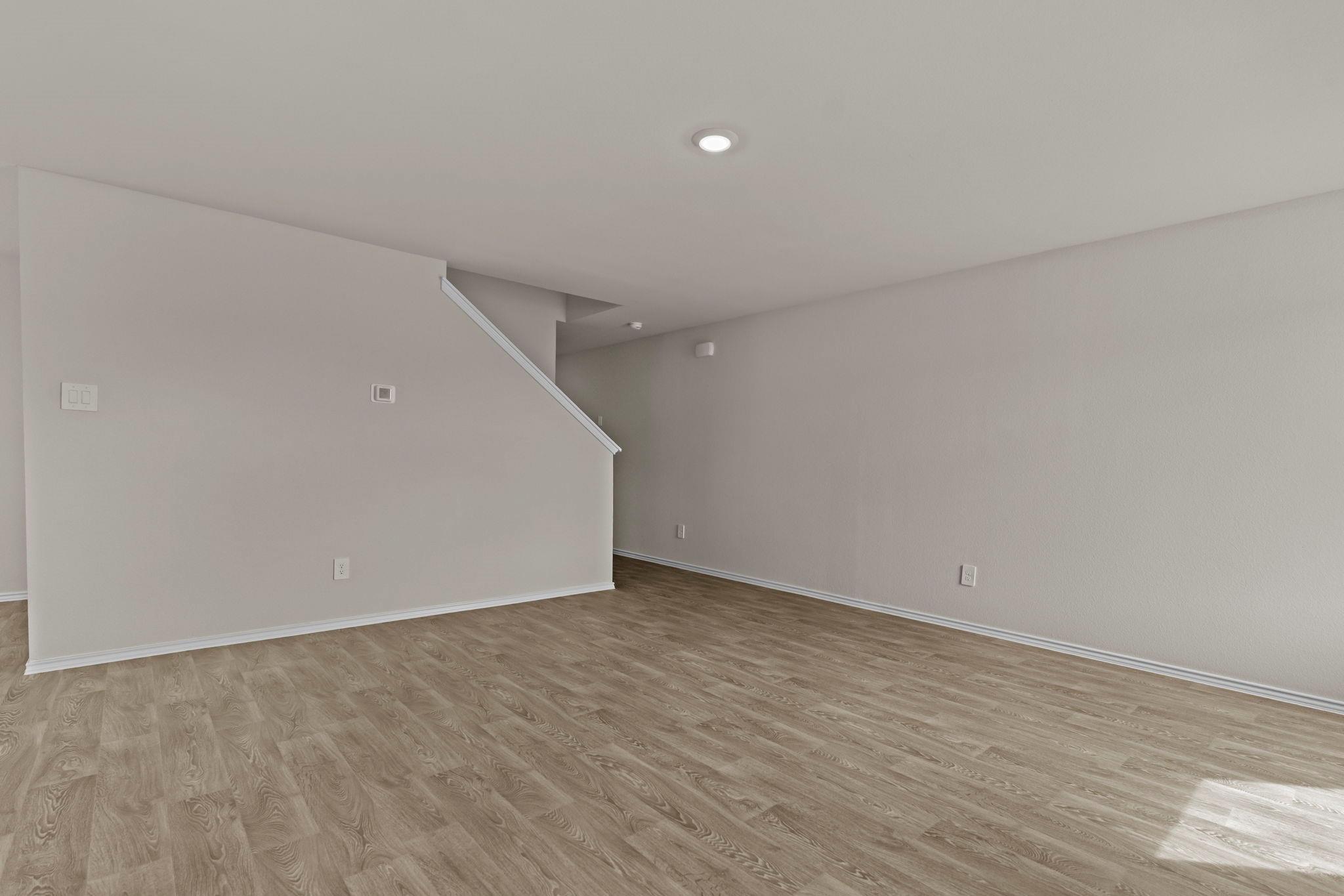 142 SURREY OAKS — photo 4