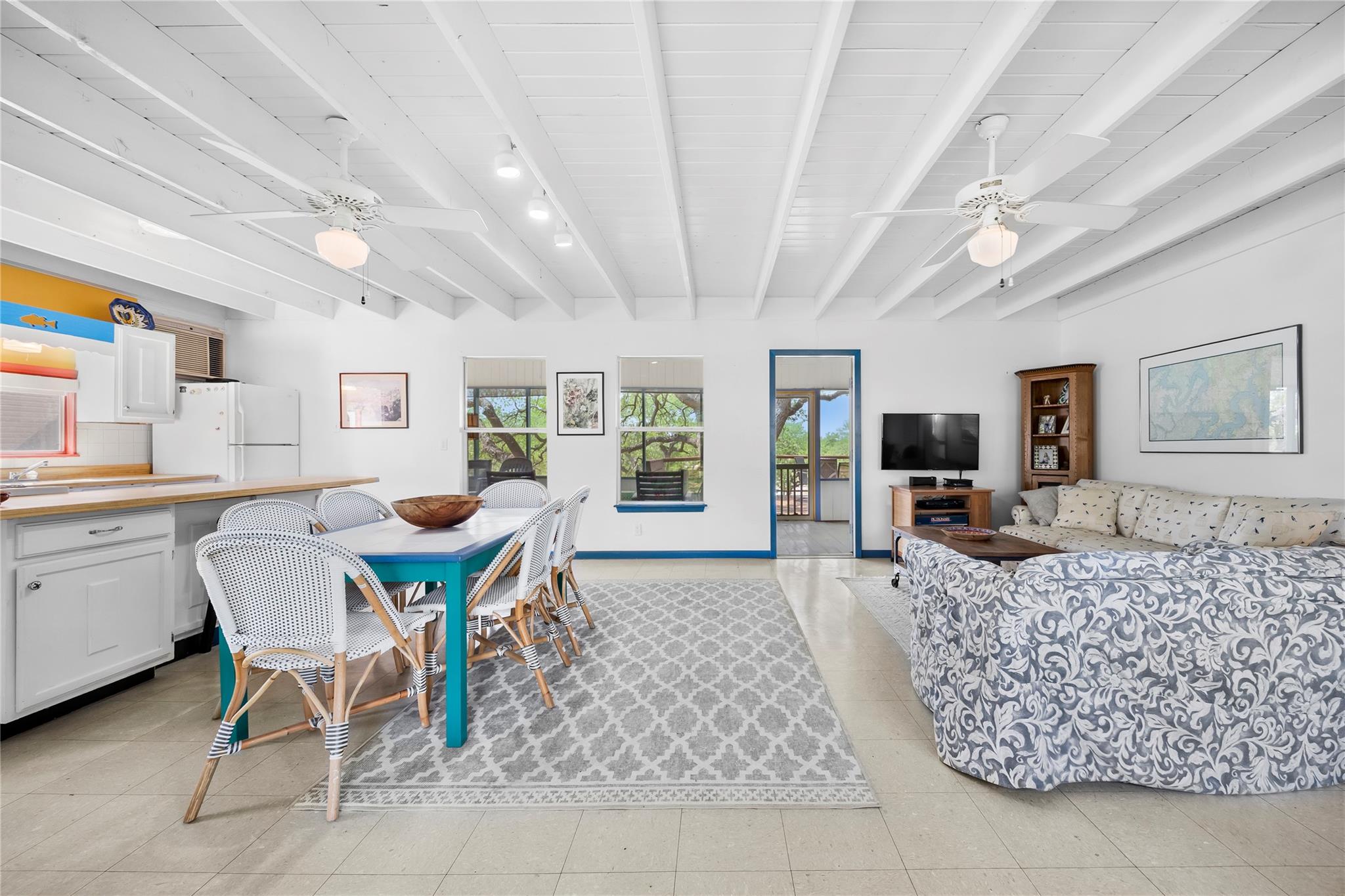 1131 Edgewater DR — photo 4