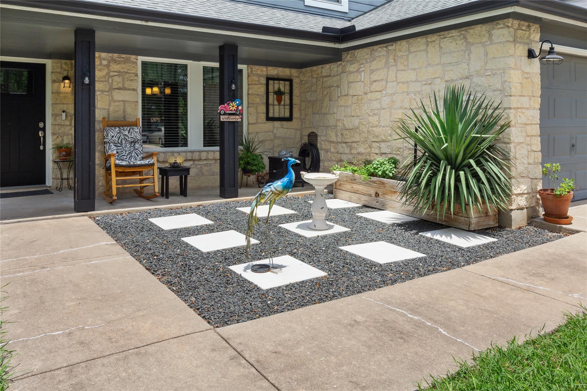 1104 Hilltop DR — photo 3