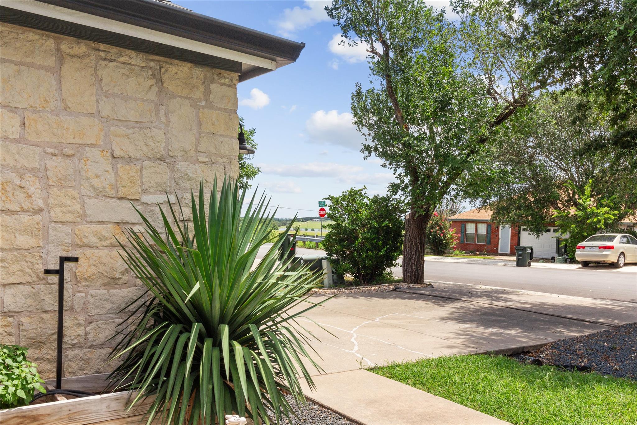 1104 Hilltop DR — photo 5