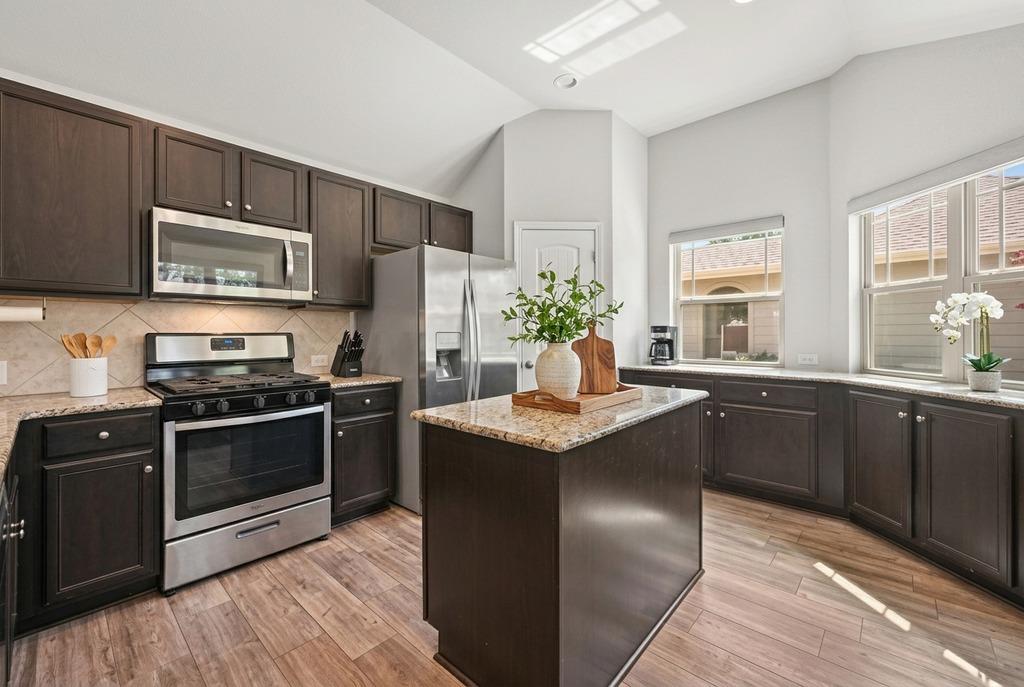 503 Stonewood LN — photo 3