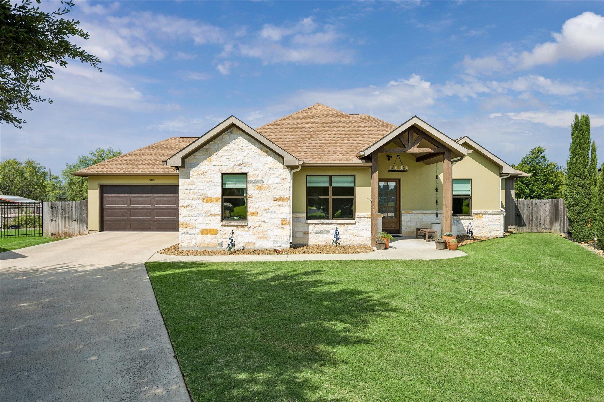 906 Canyon Oak CIR