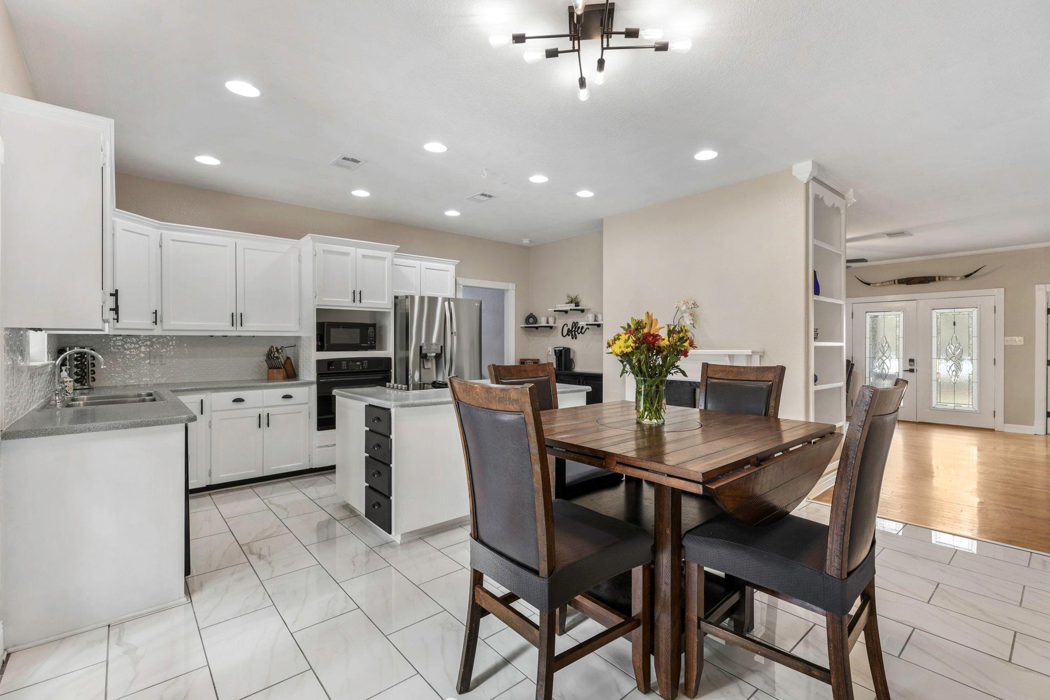 771 Hillje RD — photo 4
