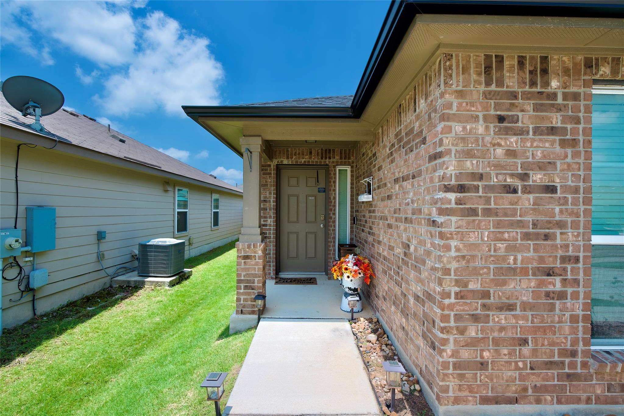 1041 Dumfries DR — photo 3