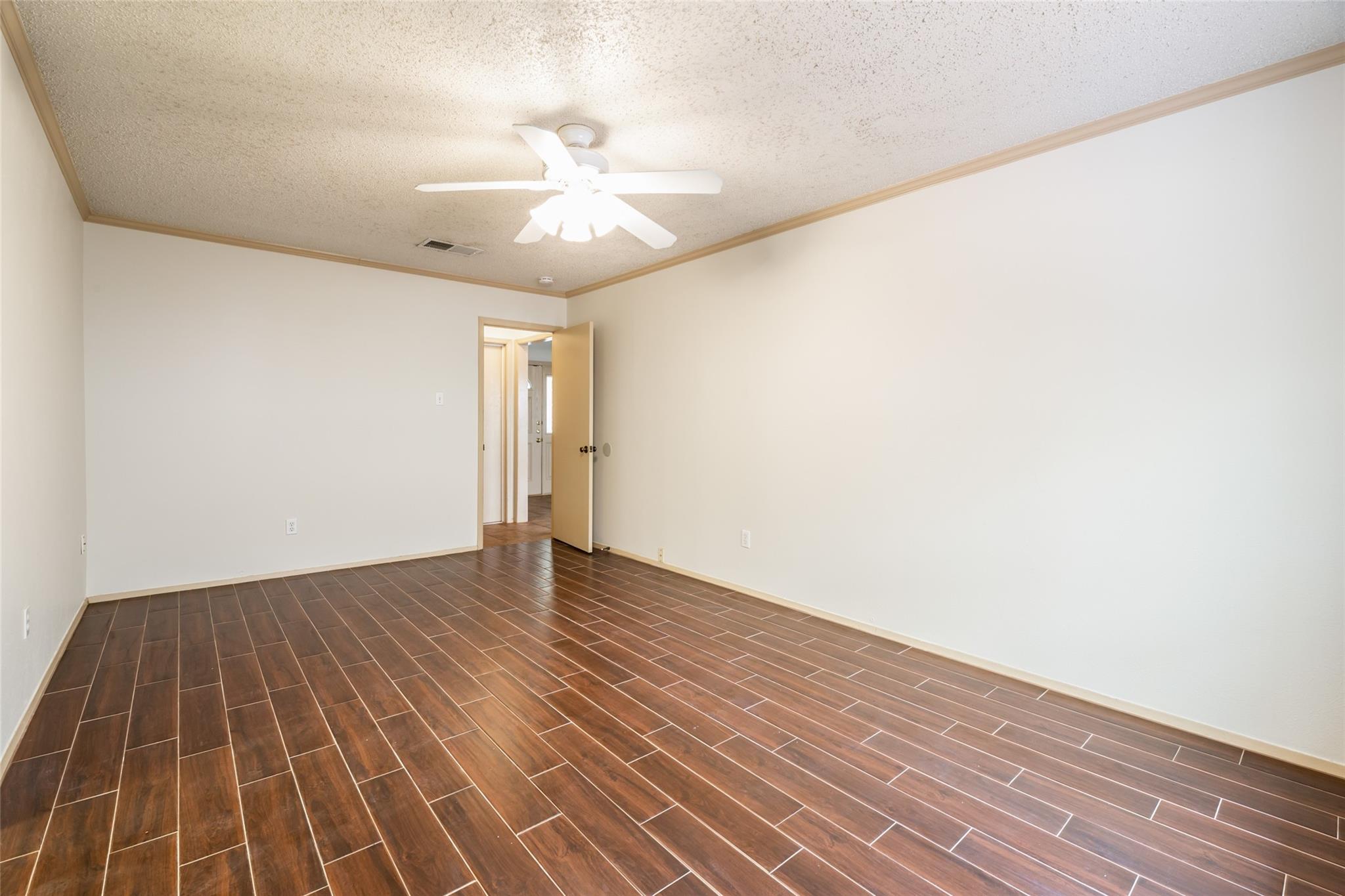 1006 Silbury DR — photo 4