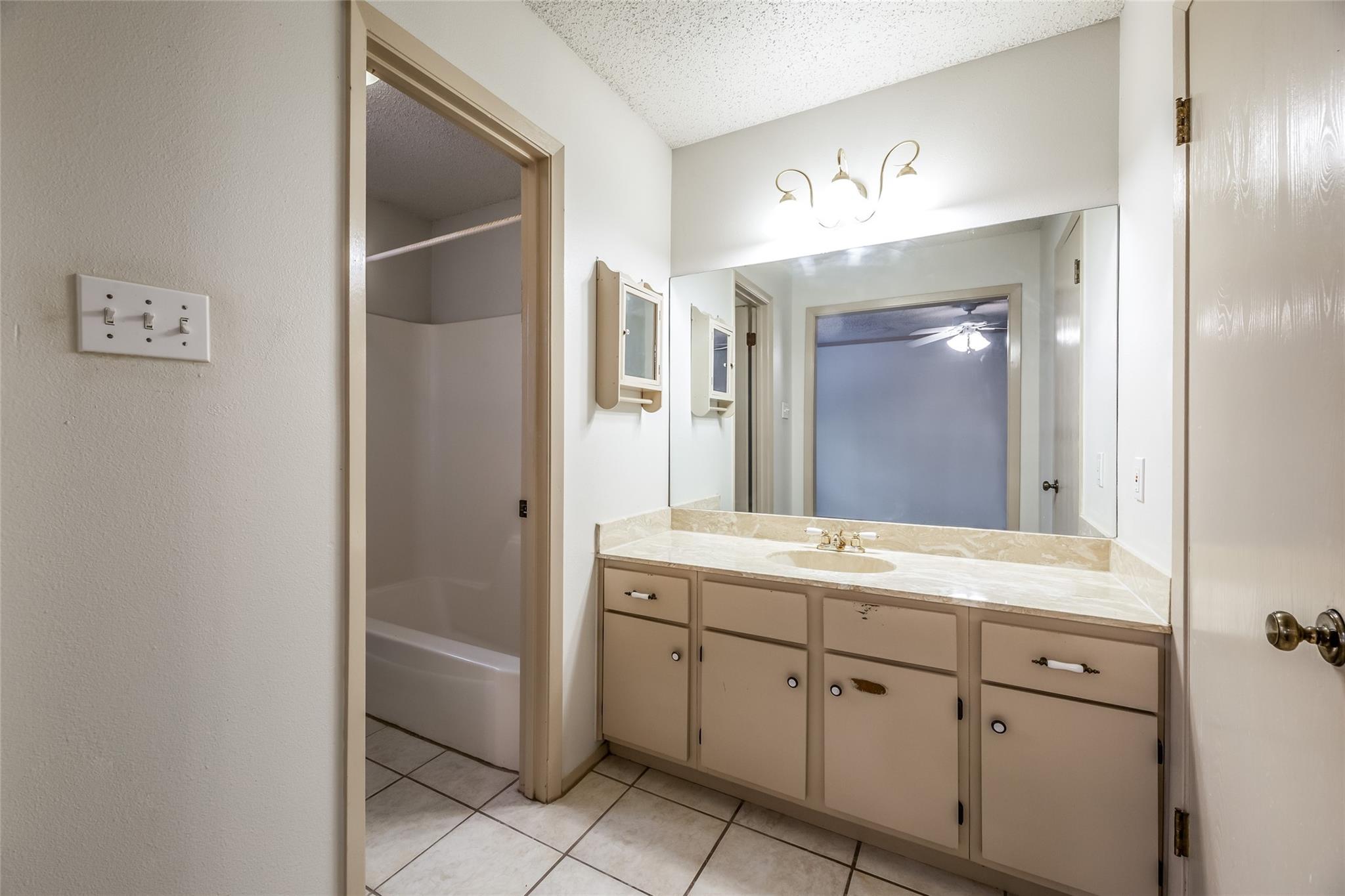 1006 Silbury DR — photo 5