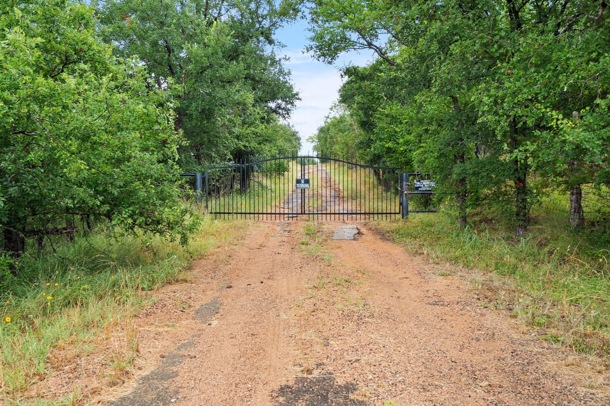 126 Blue Bird LN — photo 4