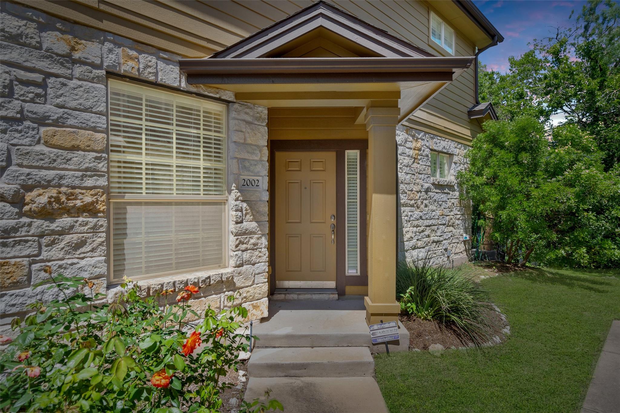 1310 Parmer LN #2002 — photo 3