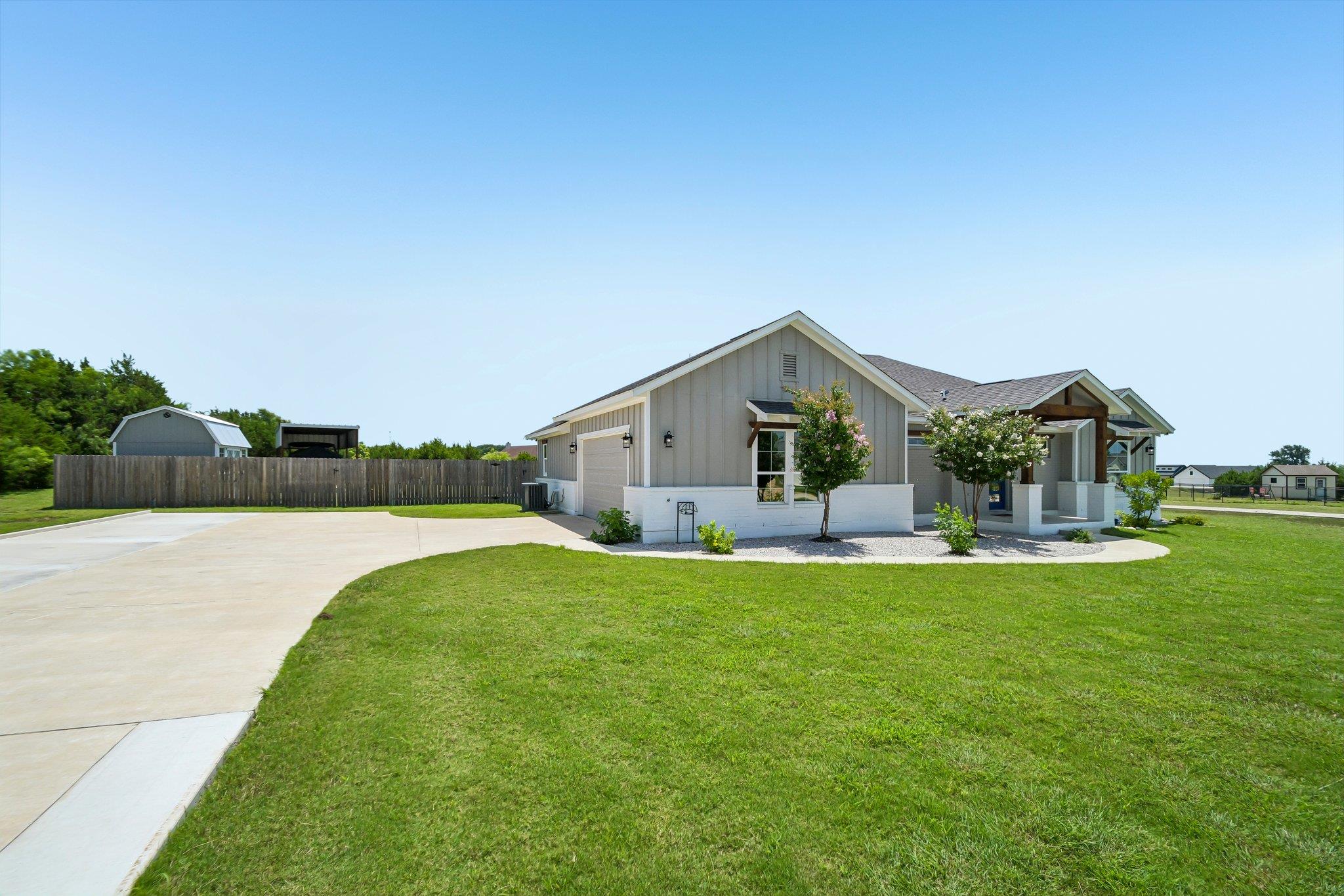 109 Silverado DR — photo 4