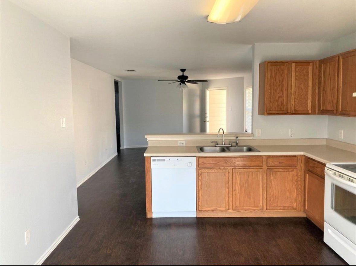 3007 Crownover ST — photo 5