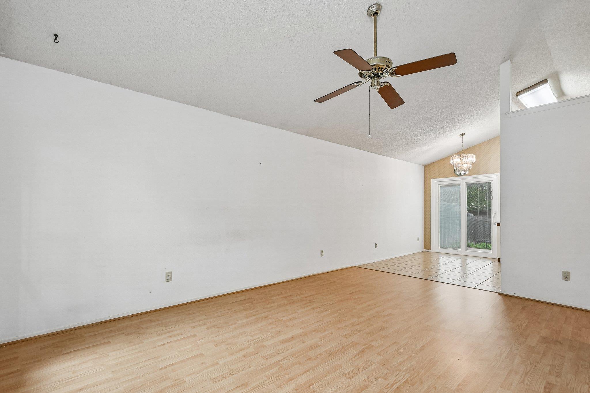 1015 Yager LN #2 — photo 3