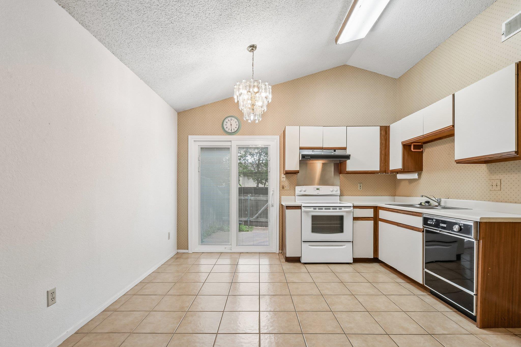 1015 Yager LN #2 — photo 4