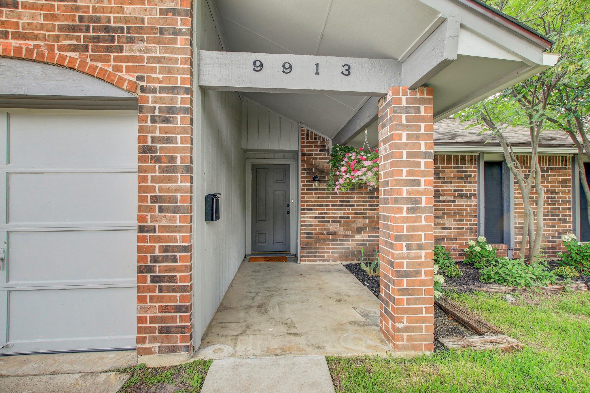9913 Oak Hollow DR — photo 4
