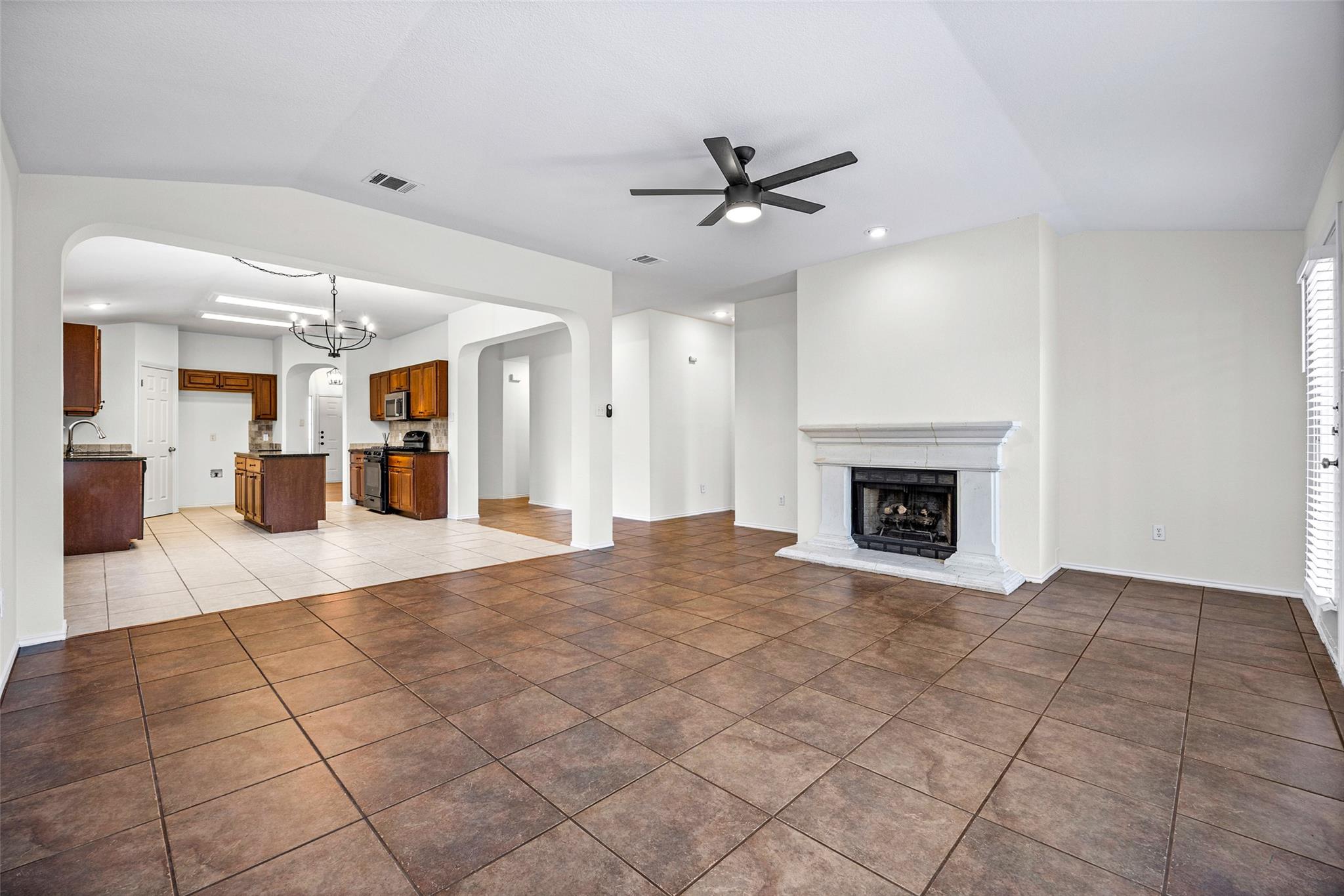 1408 Meghan DR — photo 3