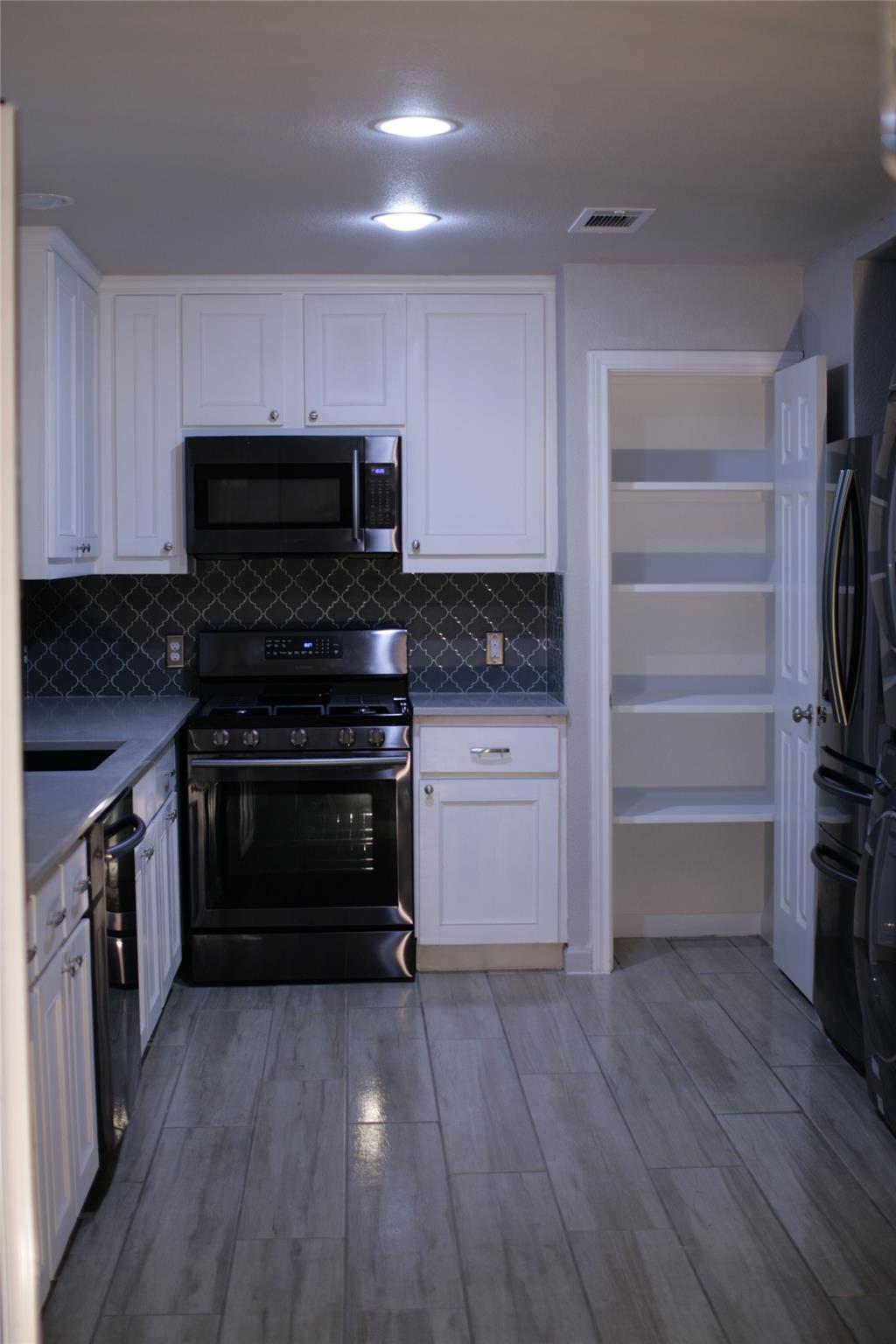 1413 Broadmoor DR — photo 4