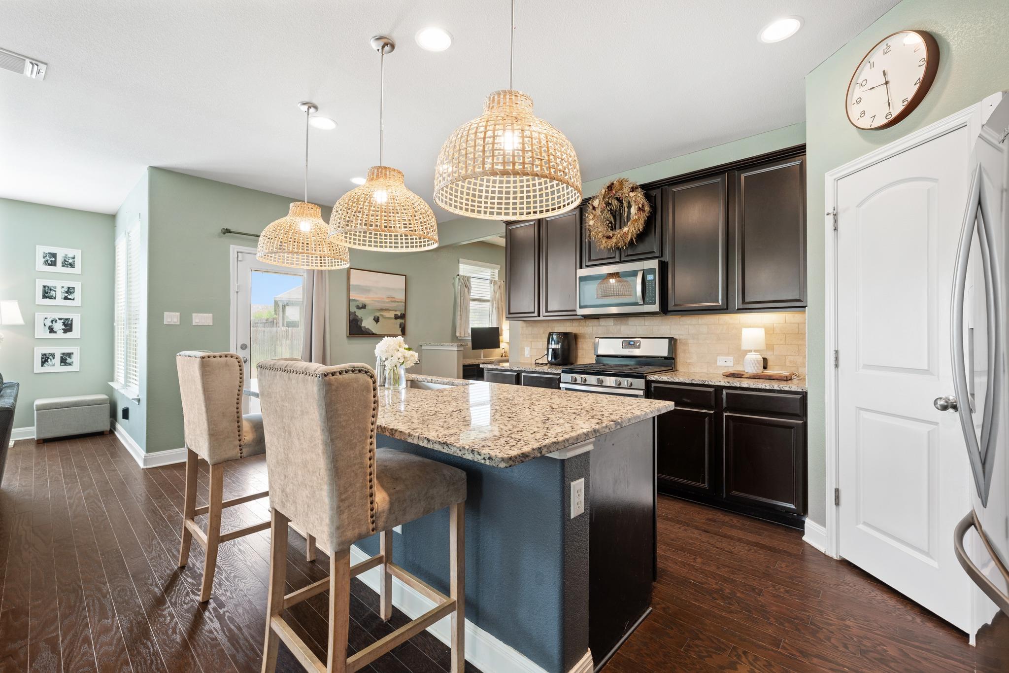 214 Cyril DR — photo 3