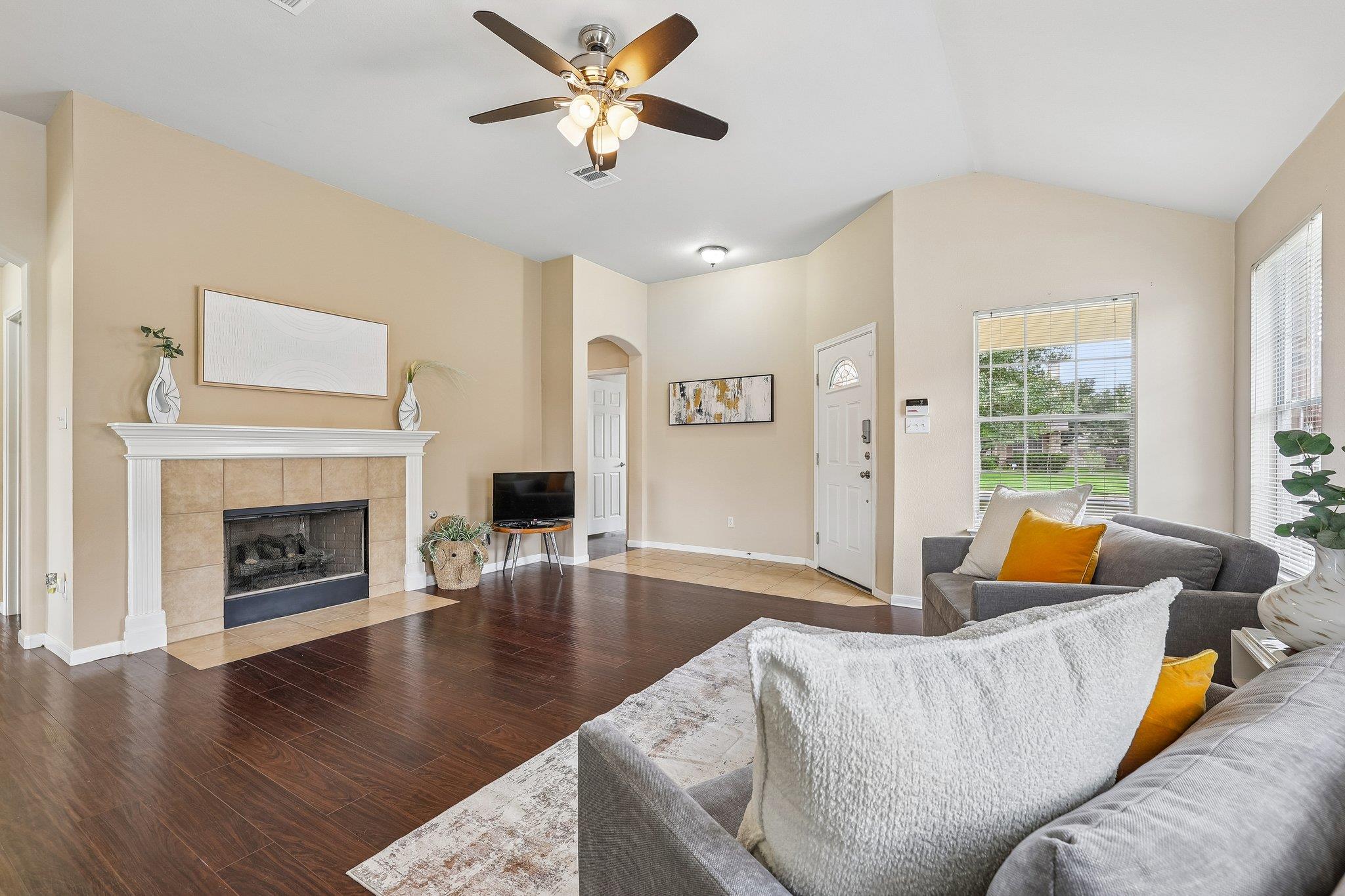 102 Thompson TRL — photo 4