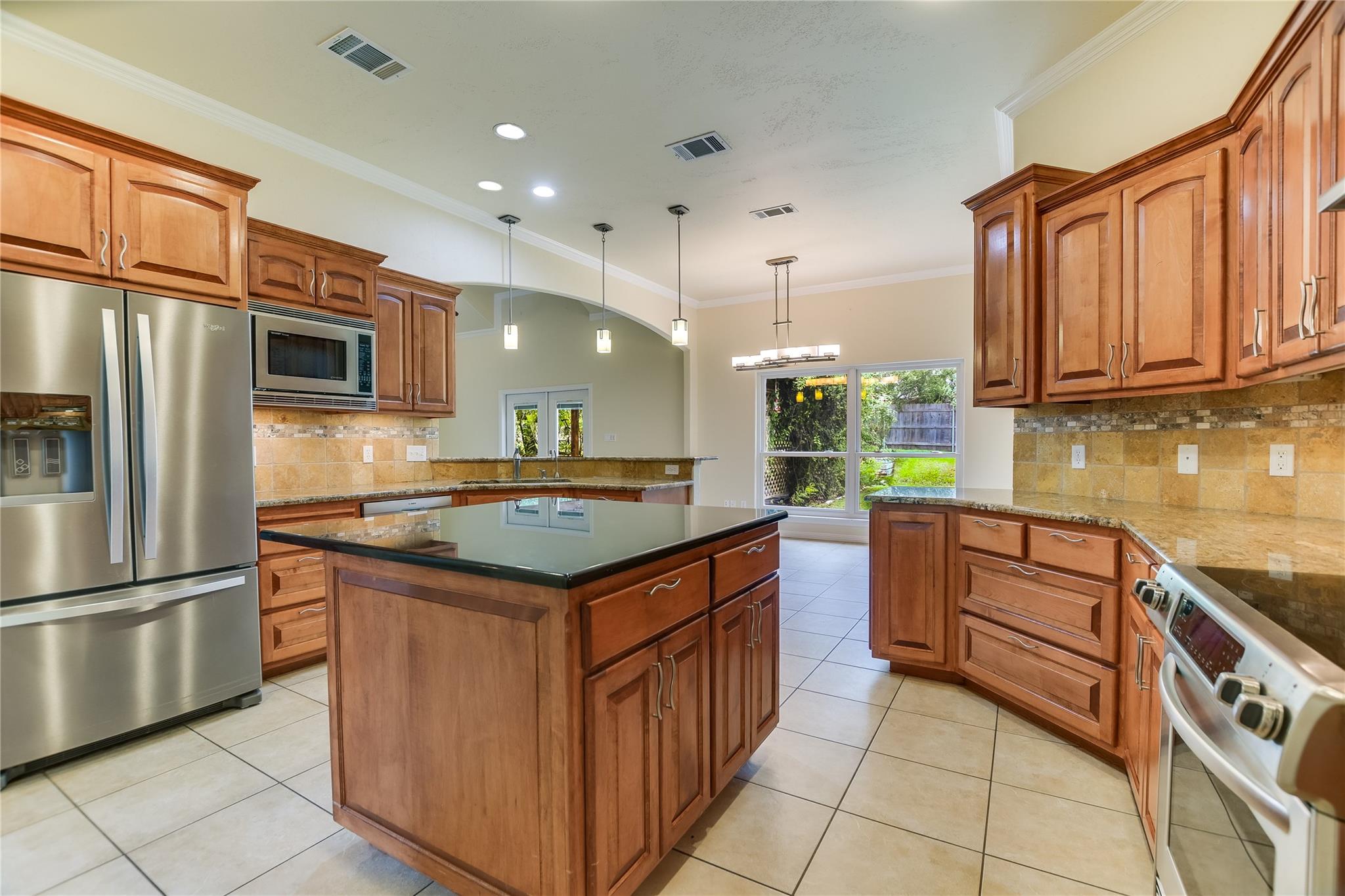1002 Madison CIR — photo 3