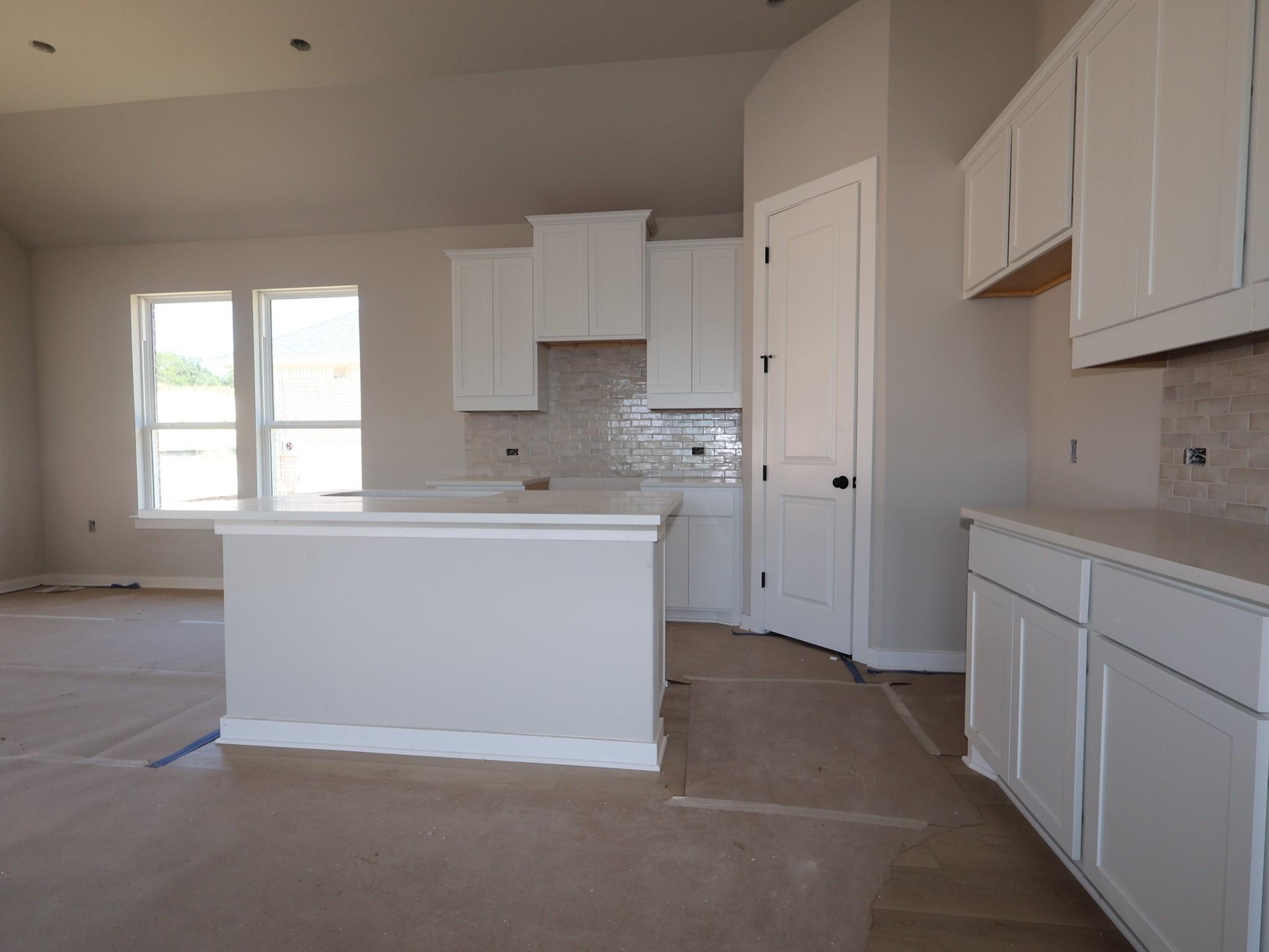 609 Clarissa ST — photo 3