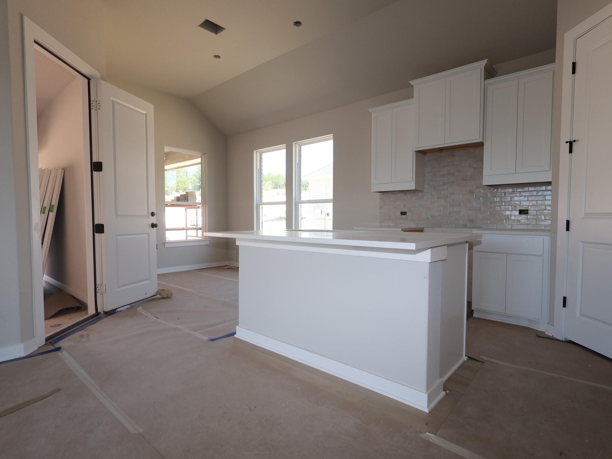 609 Clarissa ST — photo 4