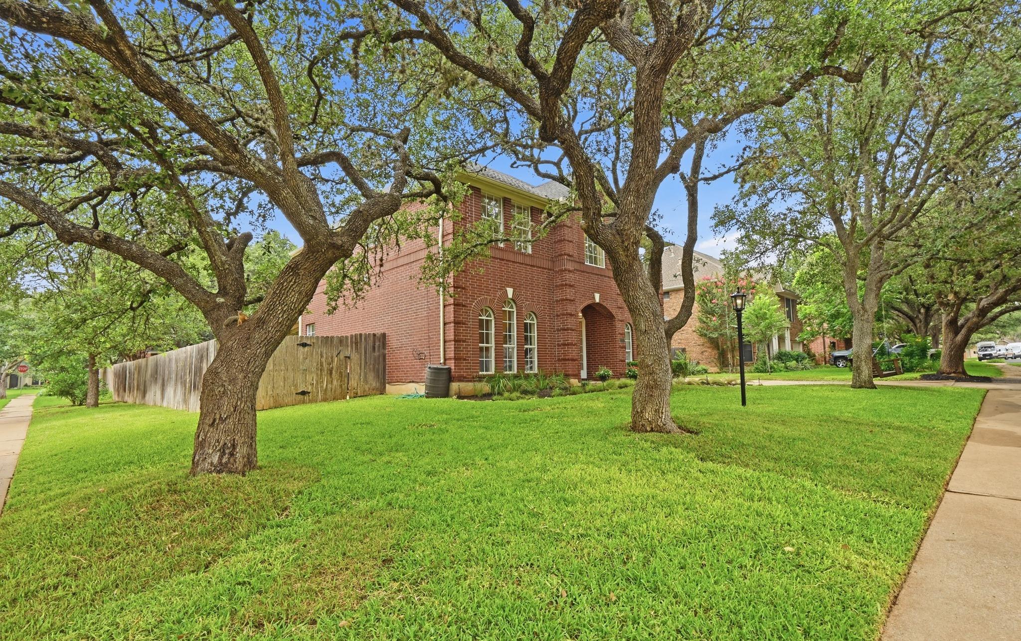 4030 Shavano DR — photo 4