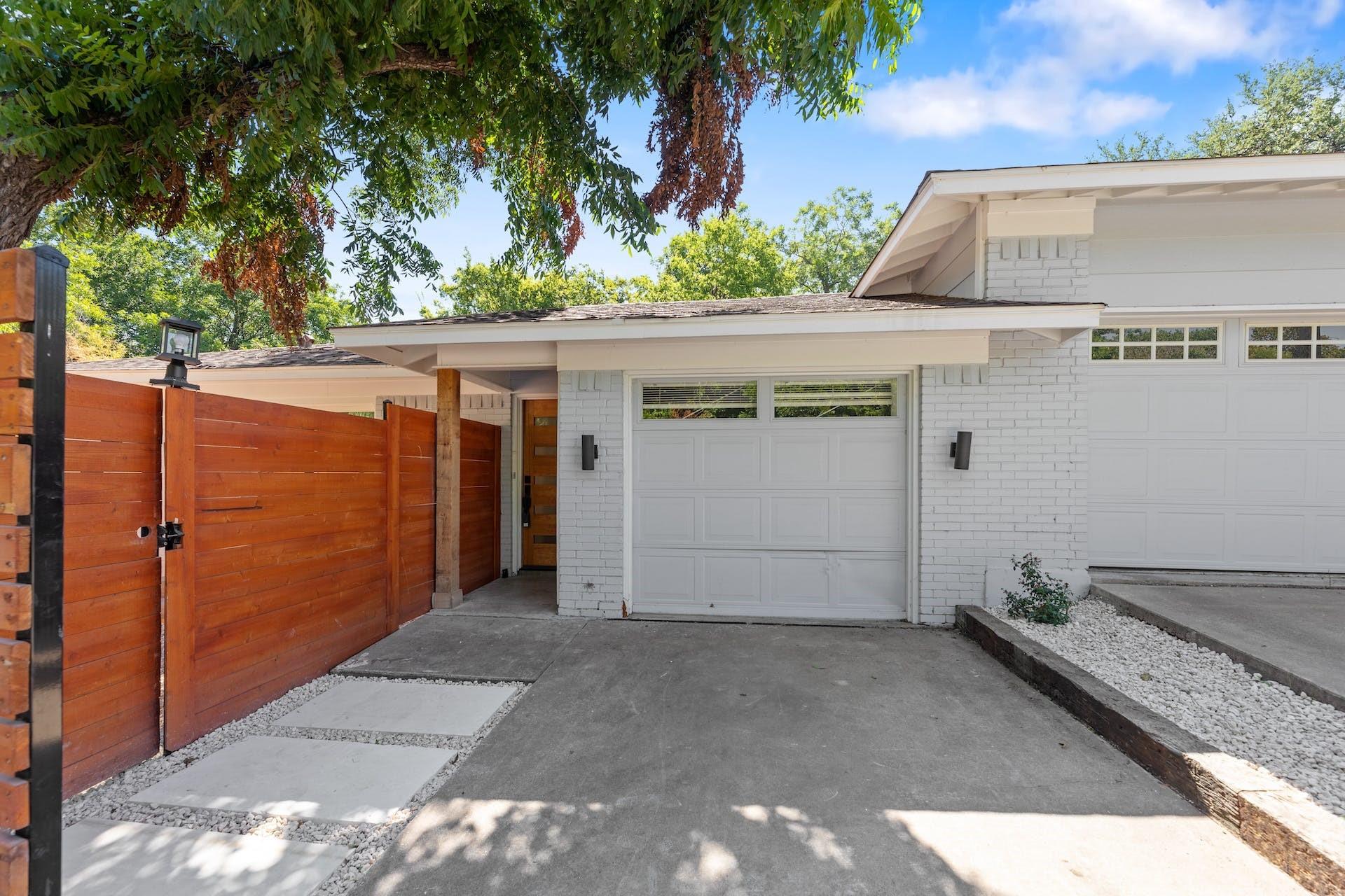 8405 Georgian DR — photo 4