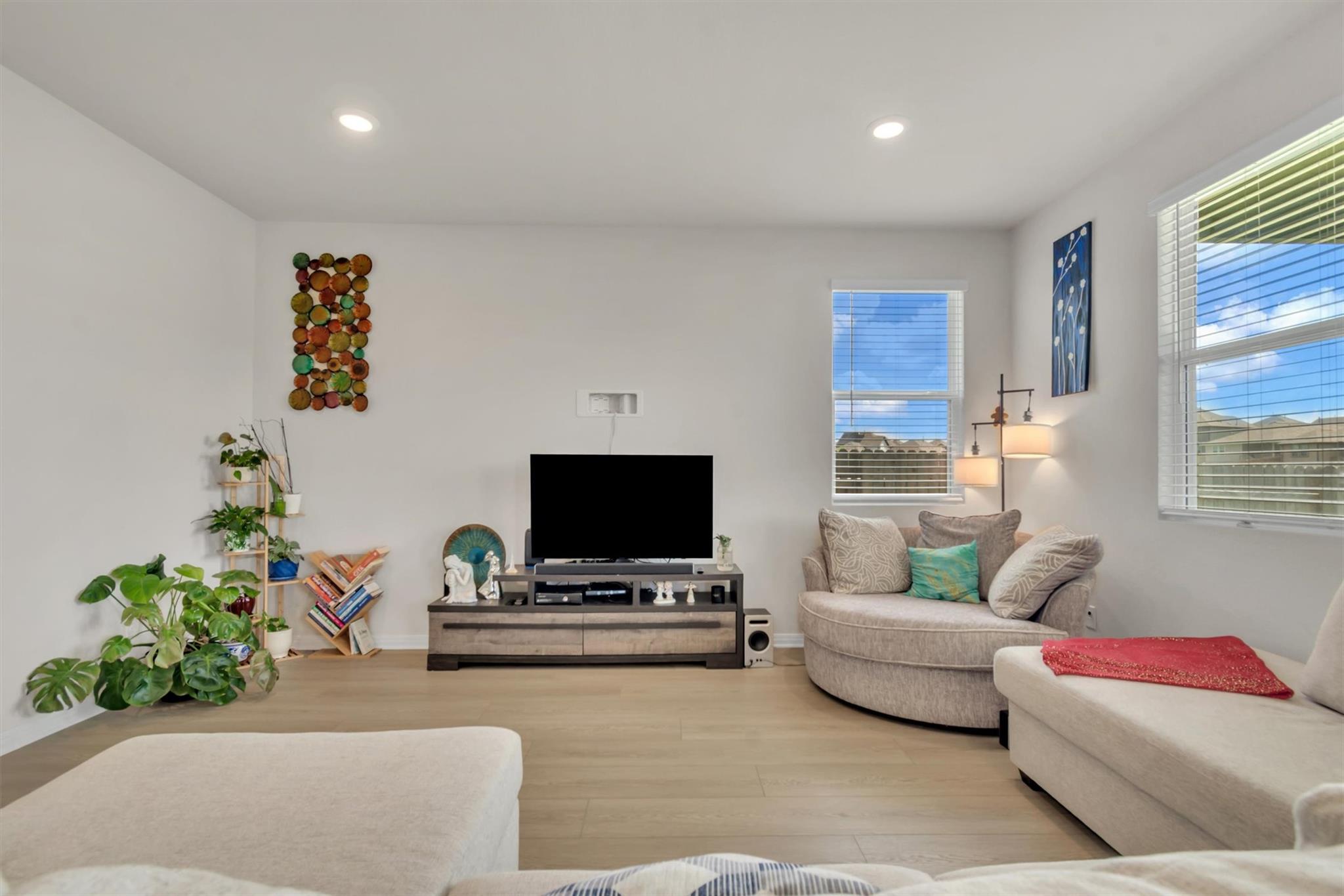 722 Palo Brea LOOP — photo 5