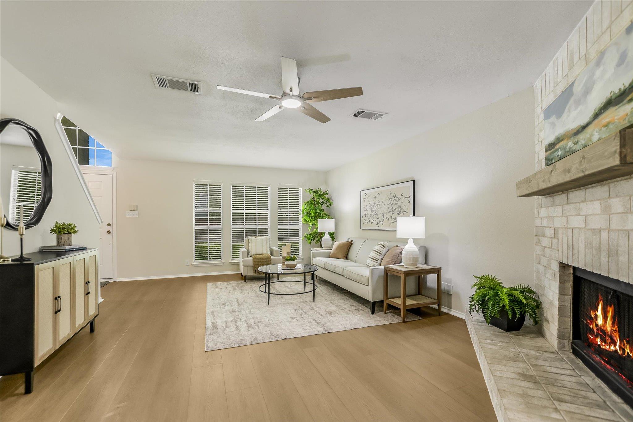 903 Creekmont DR — photo 3