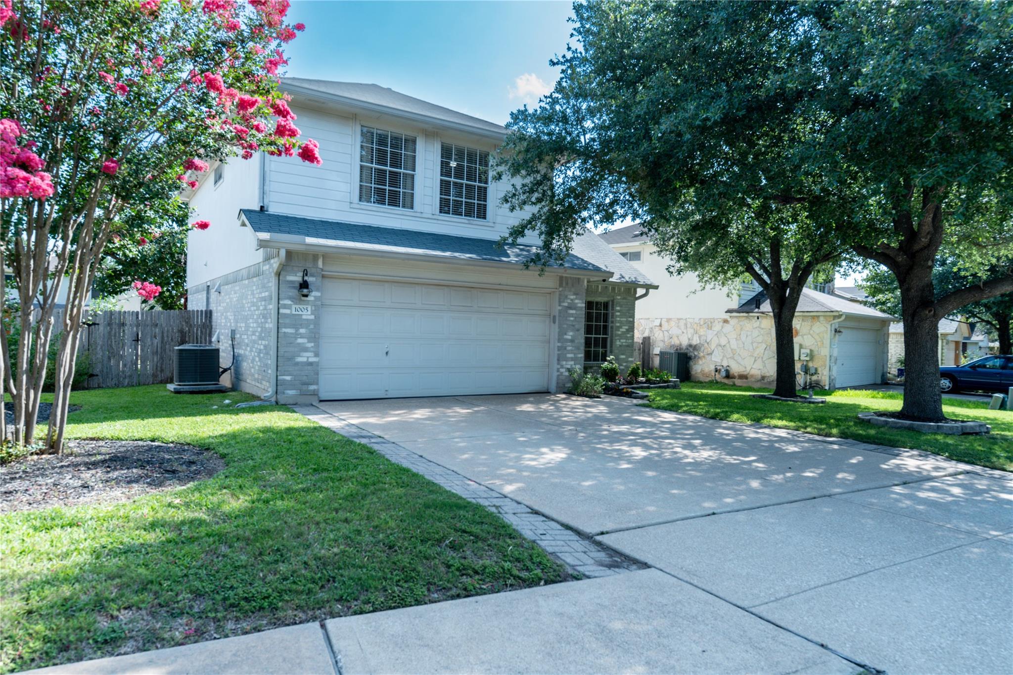 1005 Doras DR — photo 3