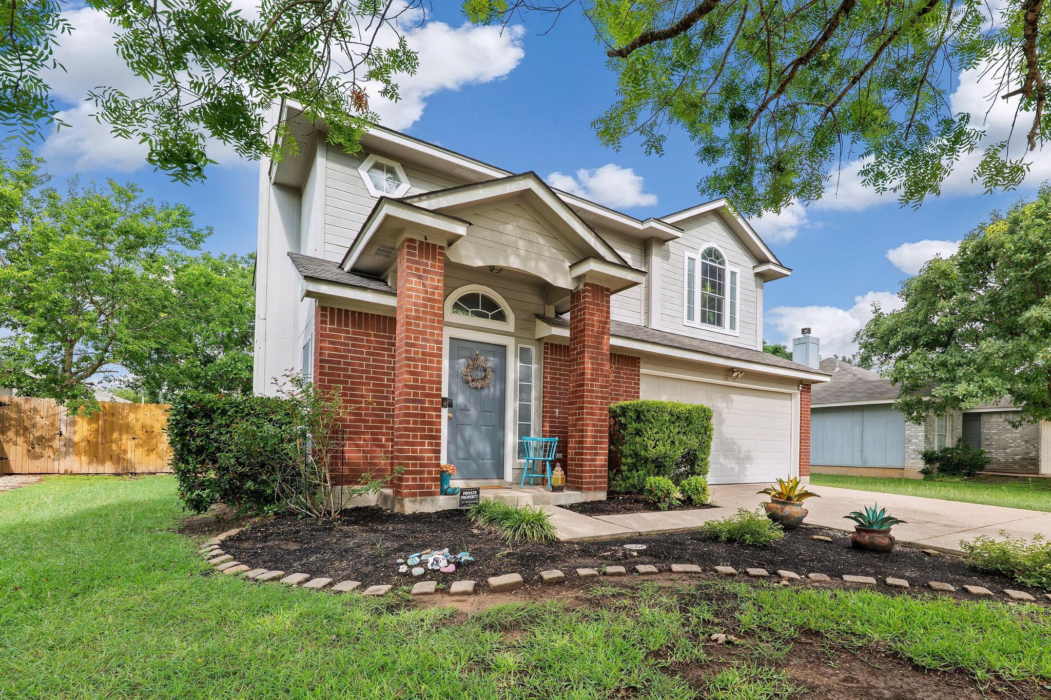 703 Sparkling Brook LN — photo 4