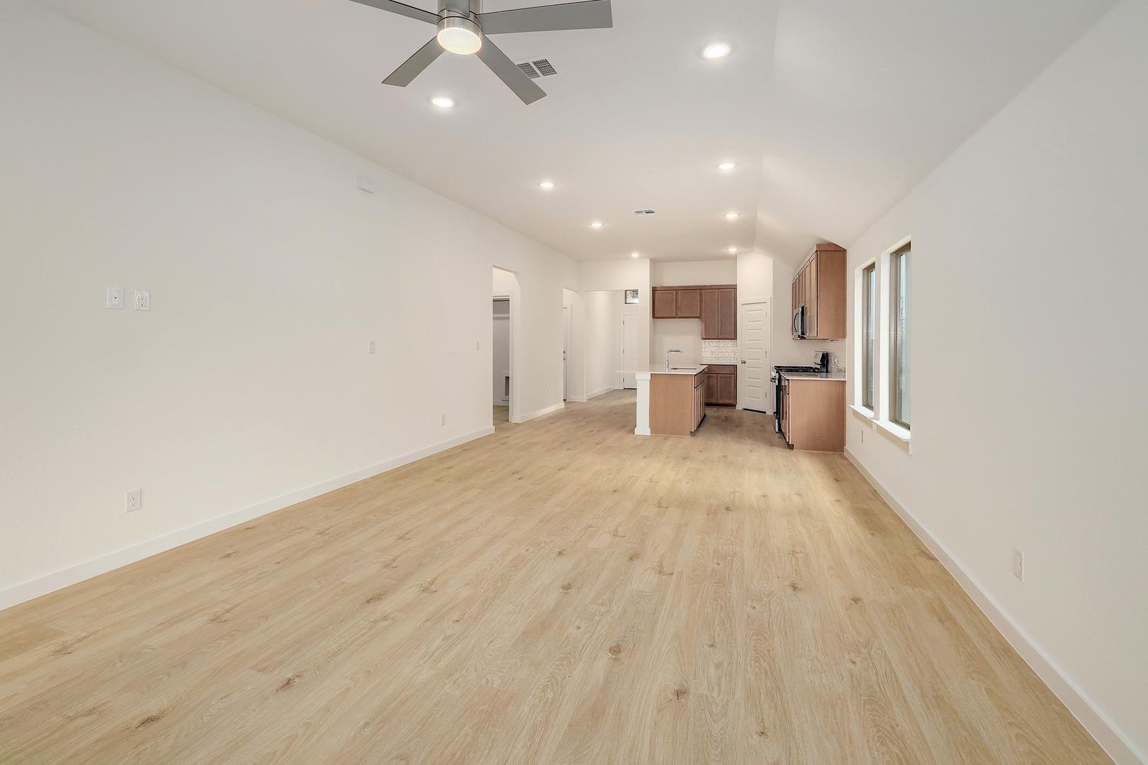 206 Melrose ST — photo 5