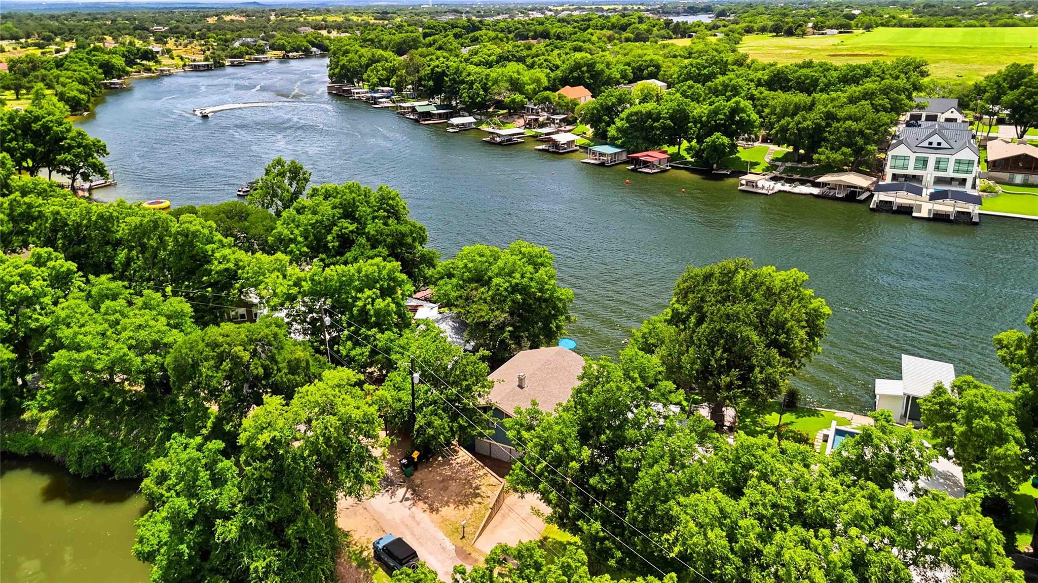 1308 Lakeside DR — photo 3