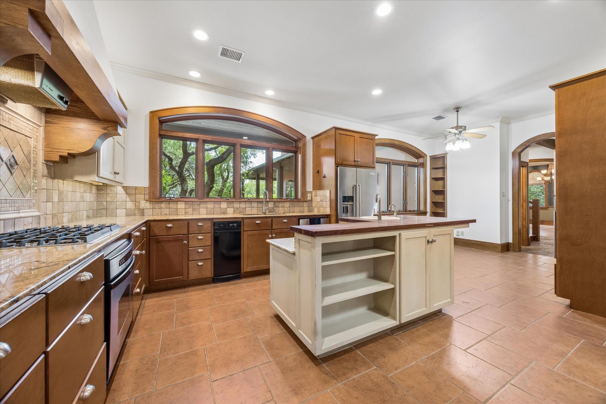 2501 Stratford DR — photo 5