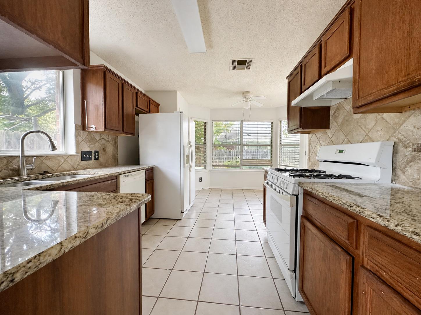 1903 Balsam WAY — photo 3