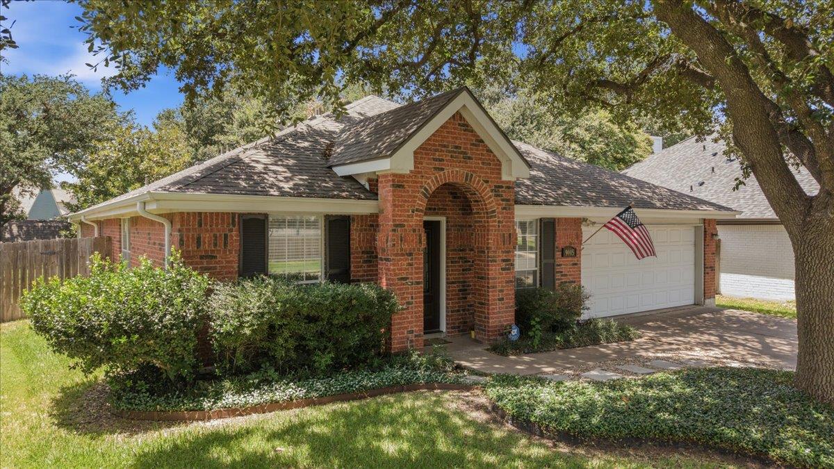 9005 Marthas DR — photo 4