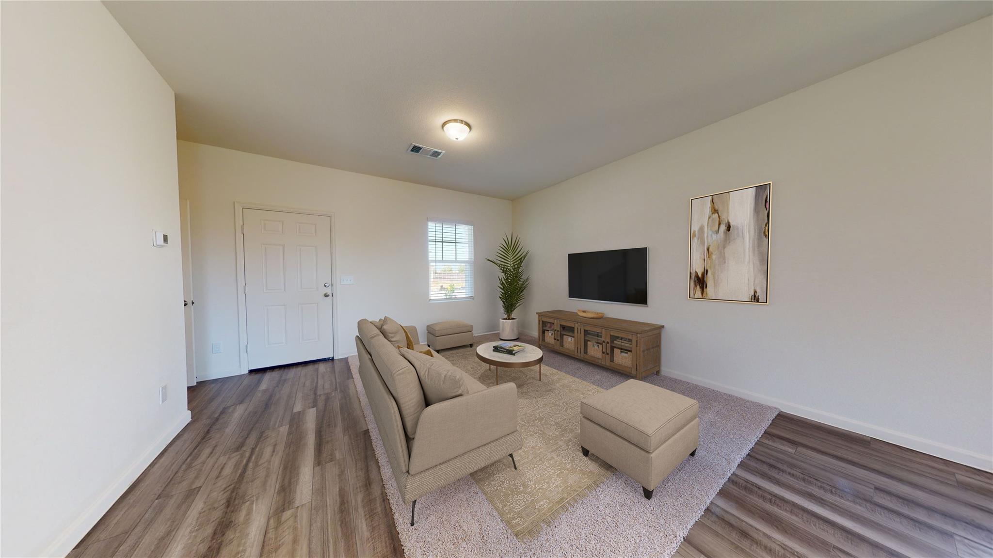 113 Clovis CV — photo 3