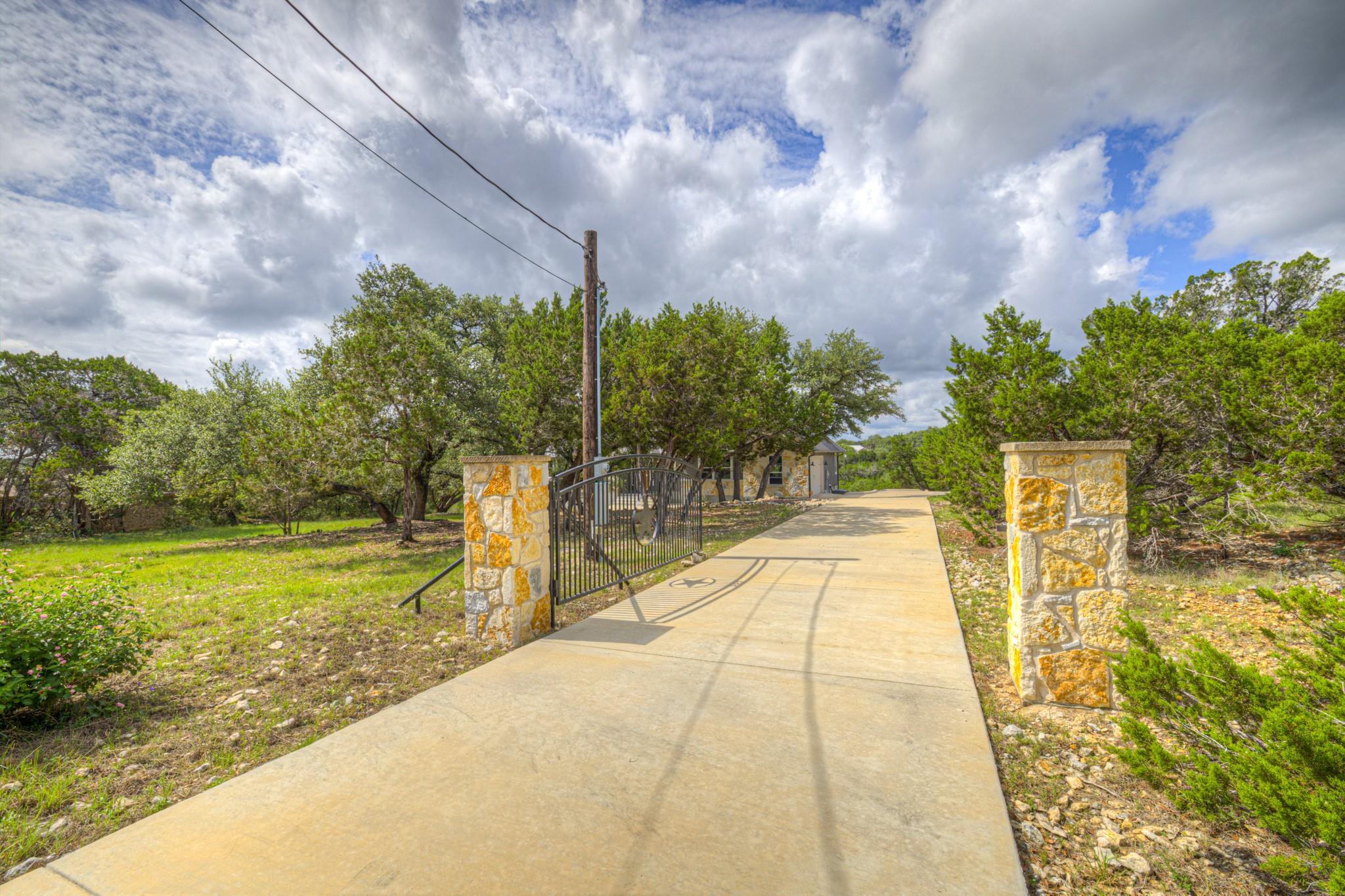 562 Toye BLVD — photo 3