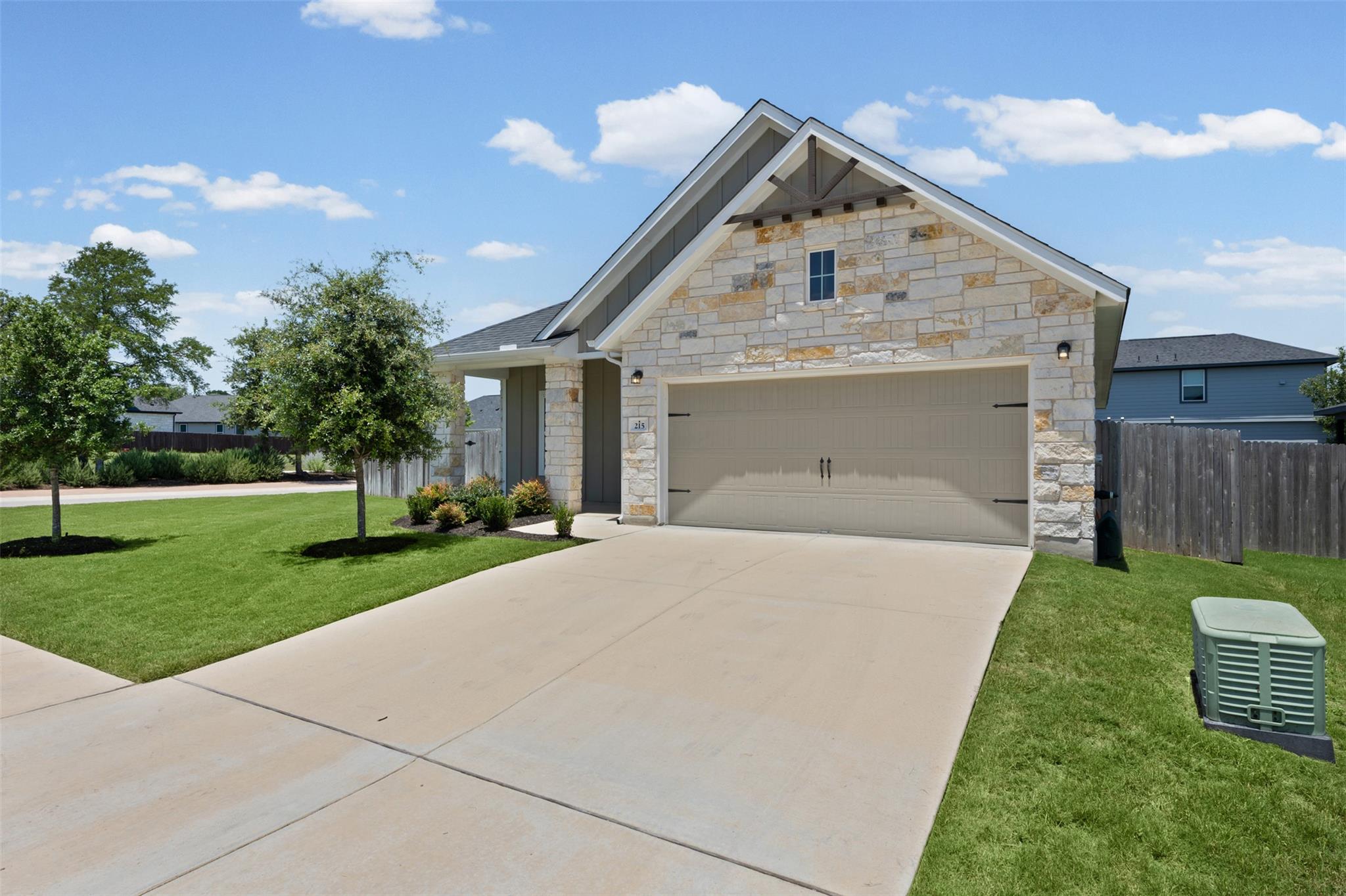 215 Cabiness DR — photo 3
