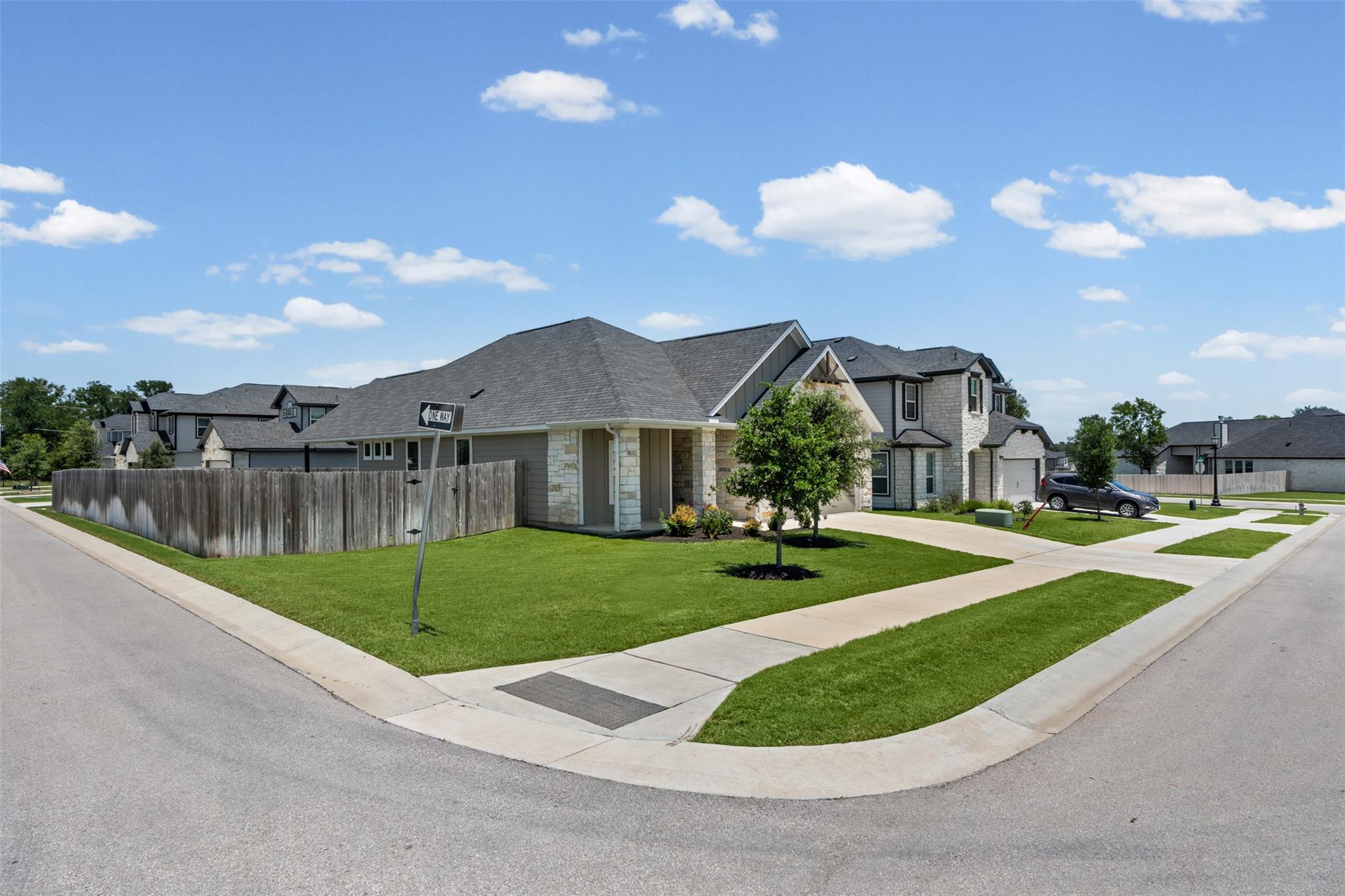 215 Cabiness DR — photo 4