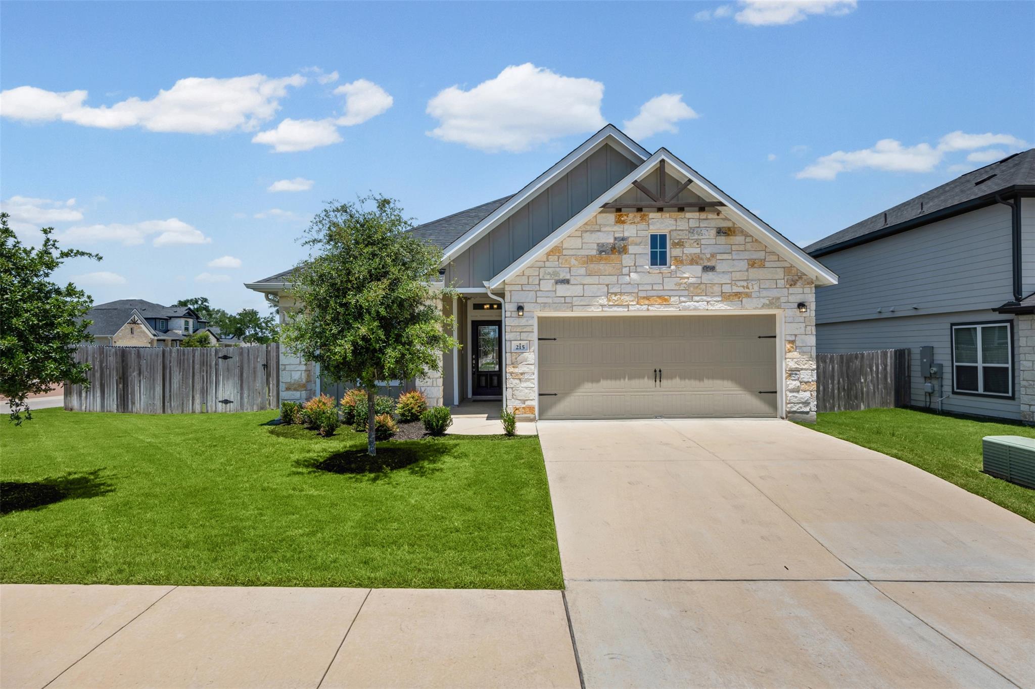215 Cabiness DR — photo 5
