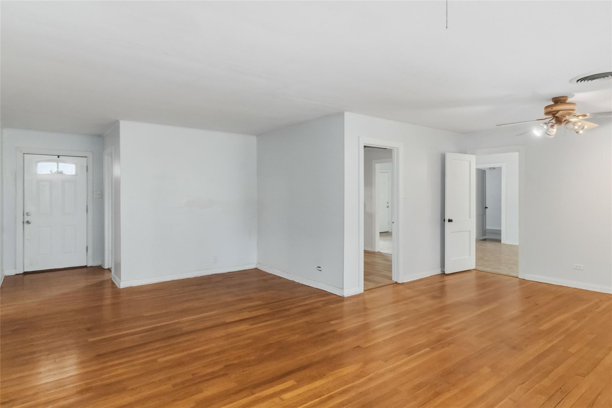 709 Tiger LN — photo 3