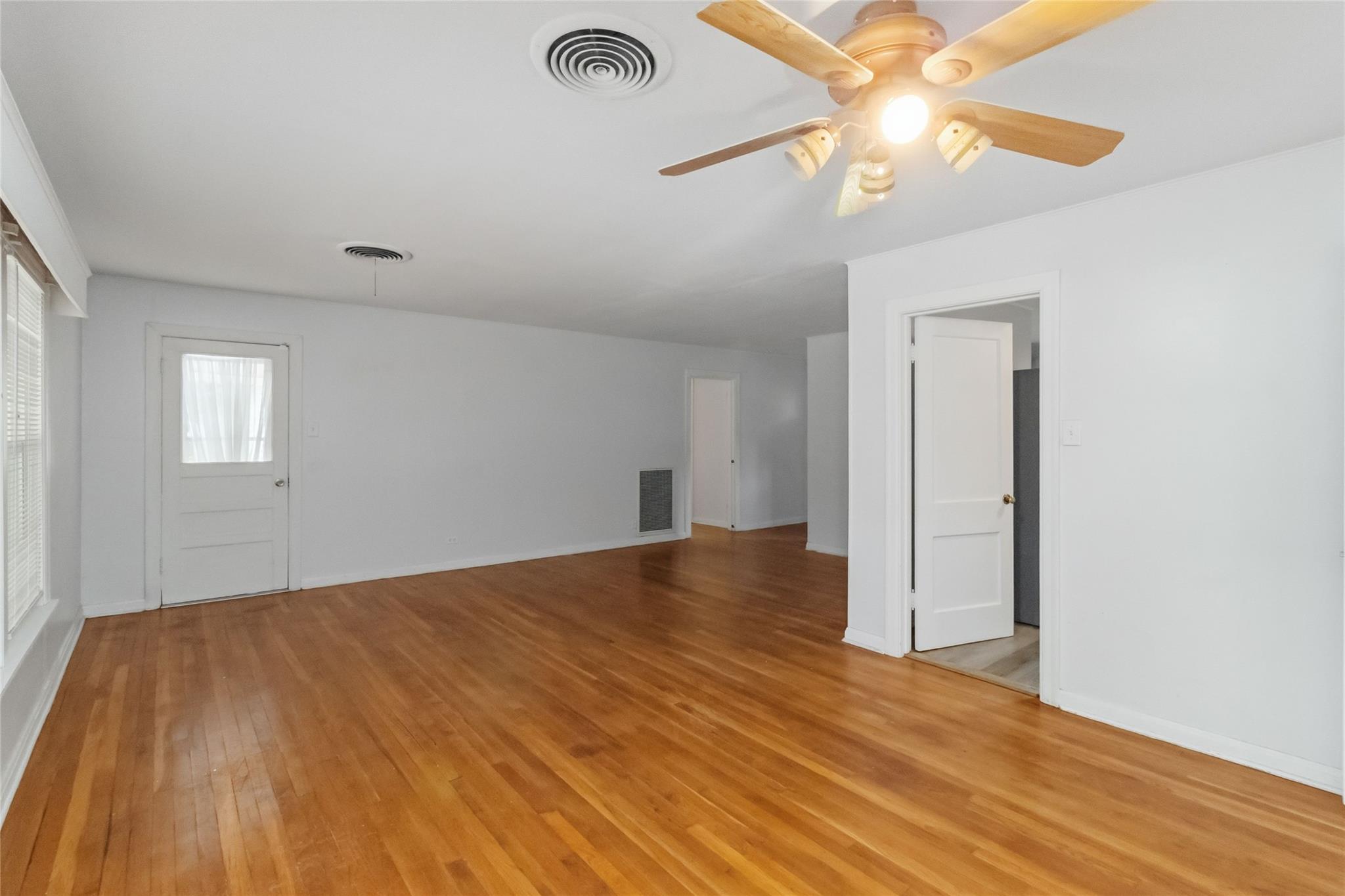 709 Tiger LN — photo 5